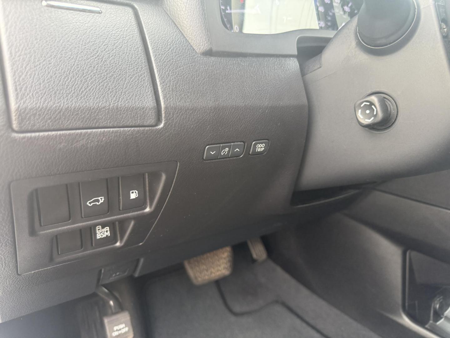 2015 White /Black Lexus RX 350 AWD (2T2BK1BA7FC) with an 3.5L V6 DOHC 24V engine, 6-Speed Automatic transmission, located at 11115 Chardon Rd. , Chardon, OH, 44024, (440) 214-9705, 41.580246, -81.241943 - This Lexus is a luxury SUV with Toyota reliability. Powered by Toyota's 3.5 V6 engine and a 6 speed automatic transmission this SUV offers butter smooth power delivery while not hurting at the pump. On the inside you'll find a leather wrapped interior with powered heated and cooled front seats, a pr - Photo#20