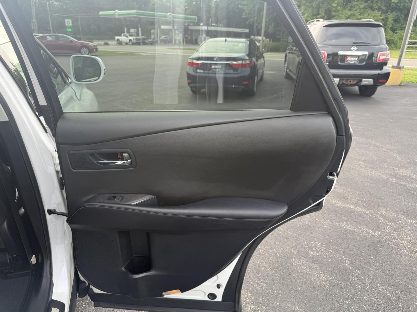 2015 White /Black Lexus RX 350 AWD (2T2BK1BA7FC) with an 3.5L V6 DOHC 24V engine, 6-Speed Automatic transmission, located at 11115 Chardon Rd. , Chardon, OH, 44024, (440) 214-9705, 41.580246, -81.241943 - This Lexus is a luxury SUV with Toyota reliability. Powered by Toyota's 3.5 V6 engine and a 6 speed automatic transmission this SUV offers butter smooth power delivery while not hurting at the pump. On the inside you'll find a leather wrapped interior with powered heated and cooled front seats, a pr - Photo#39