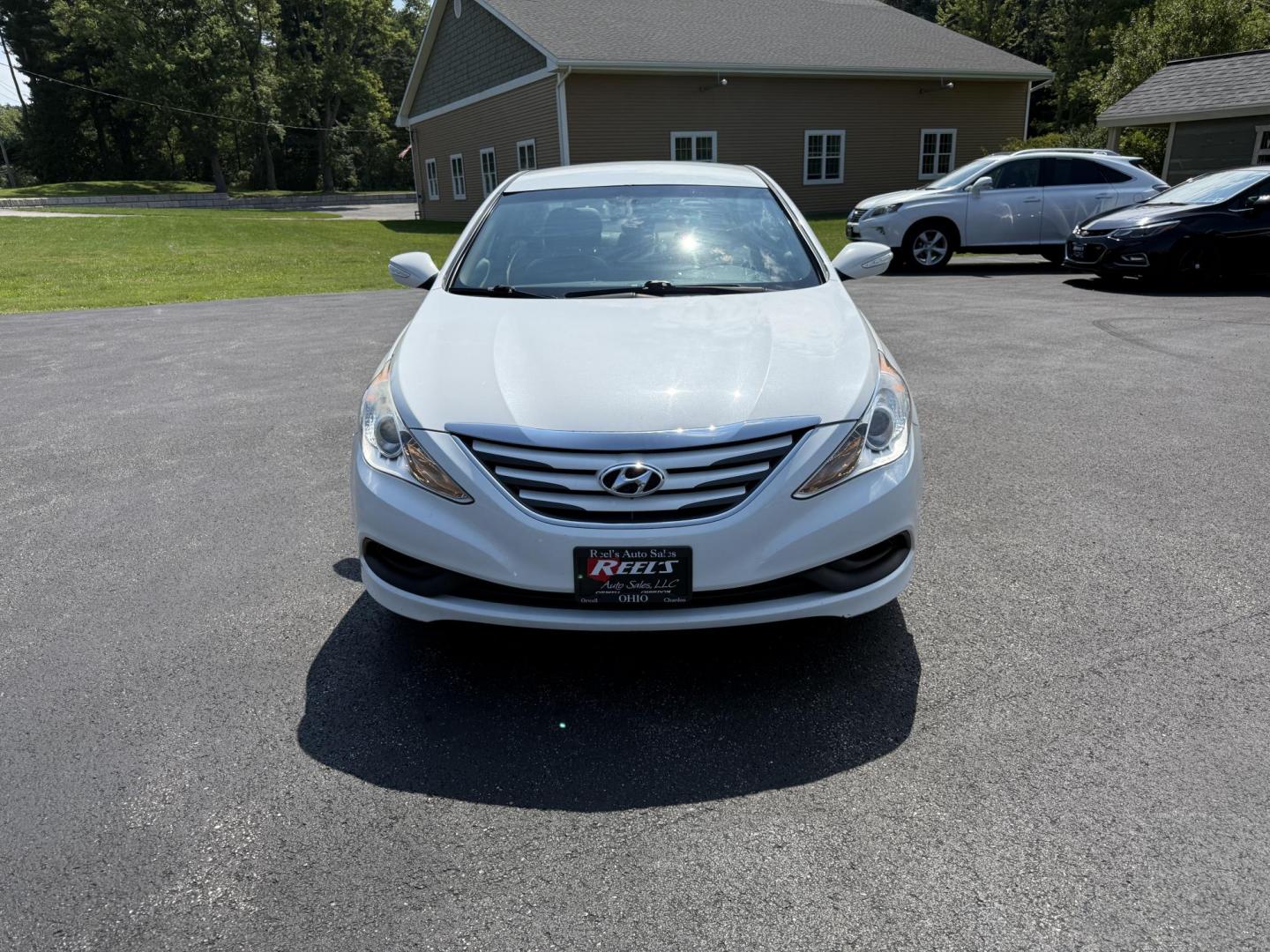 2014 White /Brown Hyundai Sonata GLS (5NPEB4AC8EH) with an 2.4L I4 DOHC 16V engine, 6-Speed Automatic transmission, located at 547 E. Main St., Orwell, OH, 44076, (440) 437-5893, 41.535435, -80.847855 - This One Owner 2014 Hyundai Sonata GLS with a leather interior combines comfort and style with its premium seating, complementing the vehicle's features like the 2.4L I4 GDI engine, 6-speed automatic transmission, active ECO mode, power driver’s seat, heated front seats, a 4.3-inch touchscreen, an - Photo#1