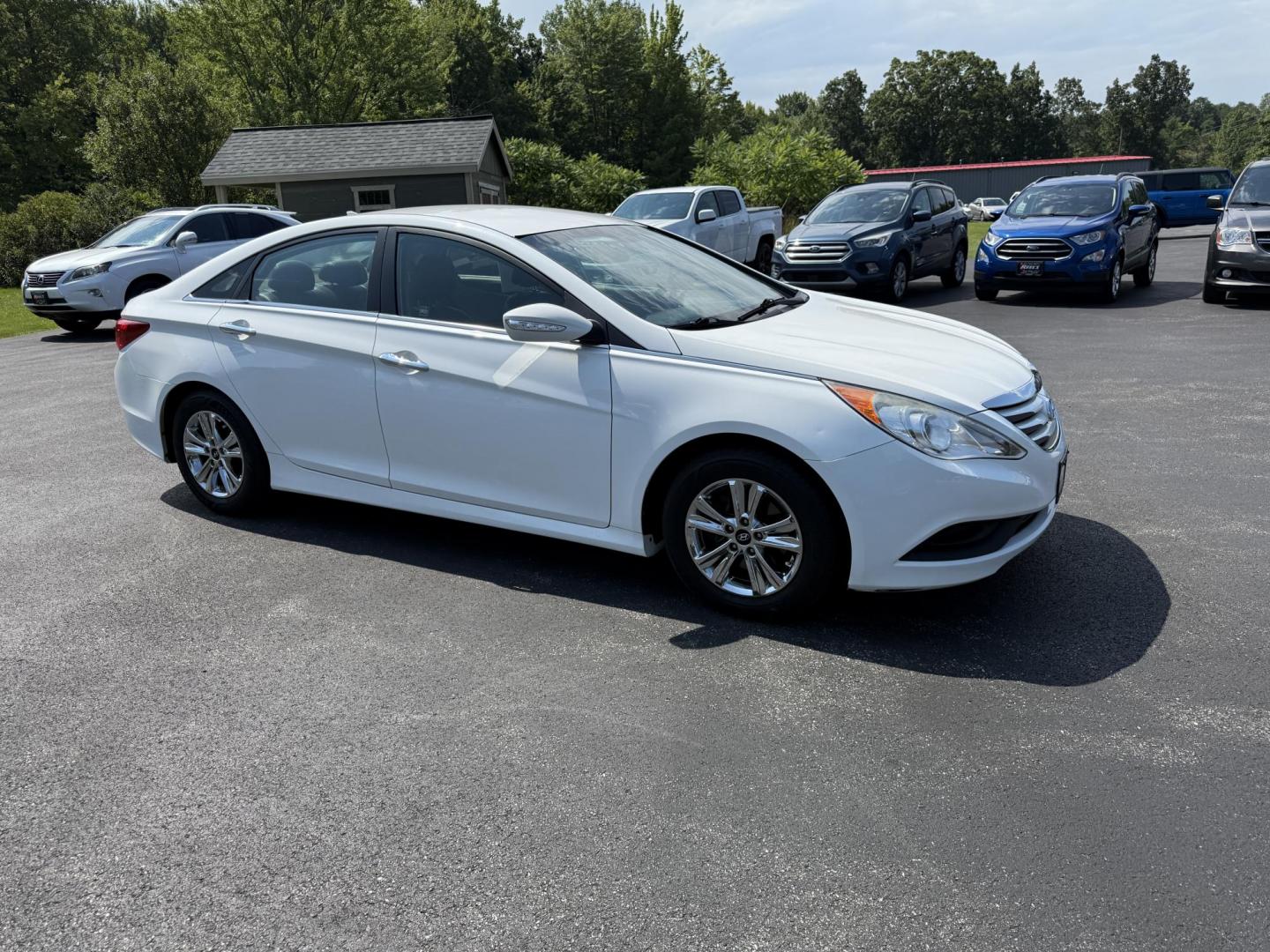 2014 White /Brown Hyundai Sonata GLS (5NPEB4AC8EH) with an 2.4L I4 DOHC 16V engine, 6-Speed Automatic transmission, located at 547 E. Main St., Orwell, OH, 44076, (440) 437-5893, 41.535435, -80.847855 - This One Owner 2014 Hyundai Sonata GLS with a leather interior combines comfort and style with its premium seating, complementing the vehicle's features like the 2.4L I4 GDI engine, 6-speed automatic transmission, active ECO mode, power driver’s seat, heated front seats, a 4.3-inch touchscreen, an - Photo#3
