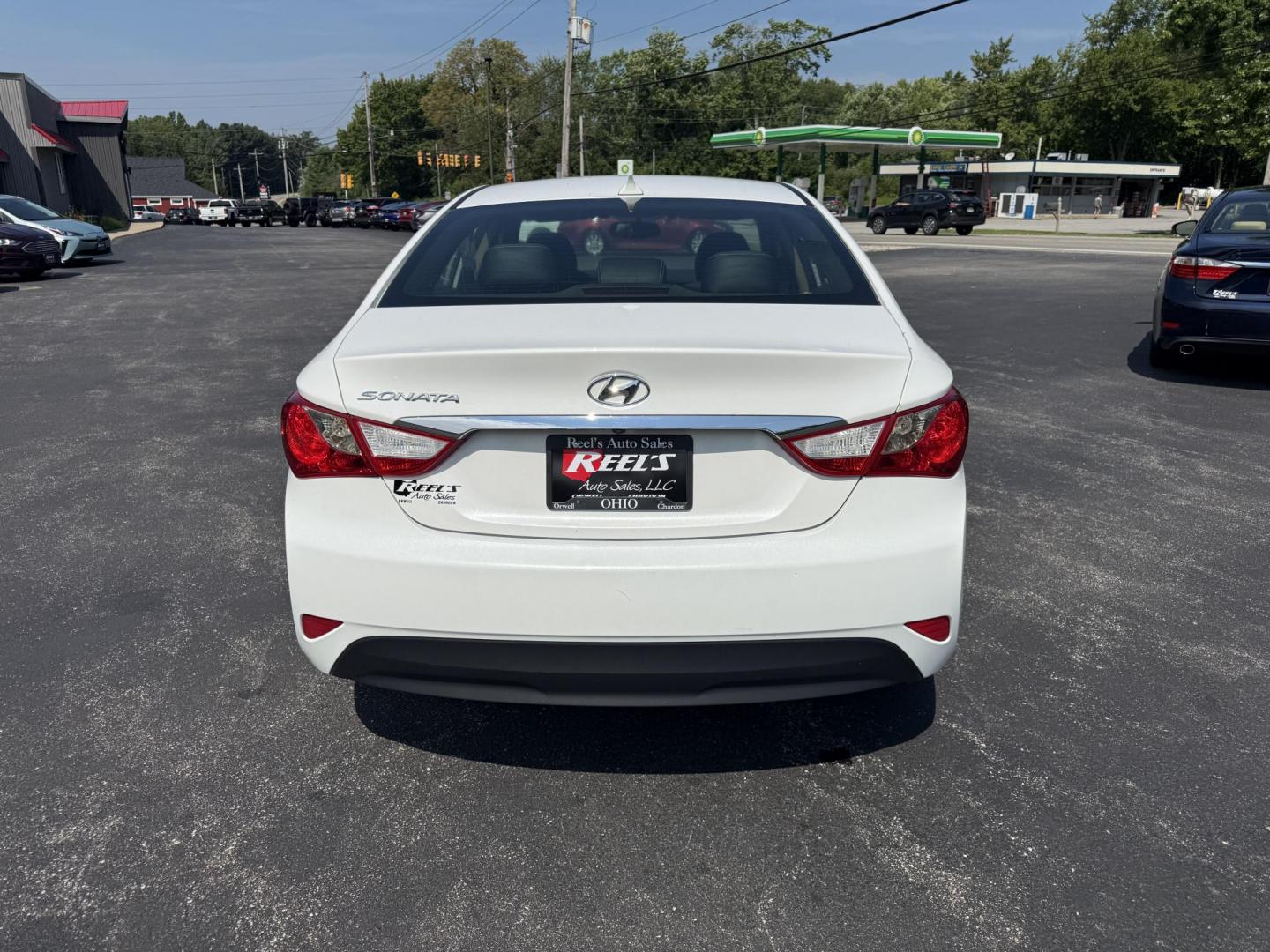 2014 White /Brown Hyundai Sonata GLS (5NPEB4AC8EH) with an 2.4L I4 DOHC 16V engine, 6-Speed Automatic transmission, located at 547 E. Main St., Orwell, OH, 44076, (440) 437-5893, 41.535435, -80.847855 - This One Owner 2014 Hyundai Sonata GLS with a leather interior combines comfort and style with its premium seating, complementing the vehicle's features like the 2.4L I4 GDI engine, 6-speed automatic transmission, active ECO mode, power driver’s seat, heated front seats, a 4.3-inch touchscreen, an - Photo#8