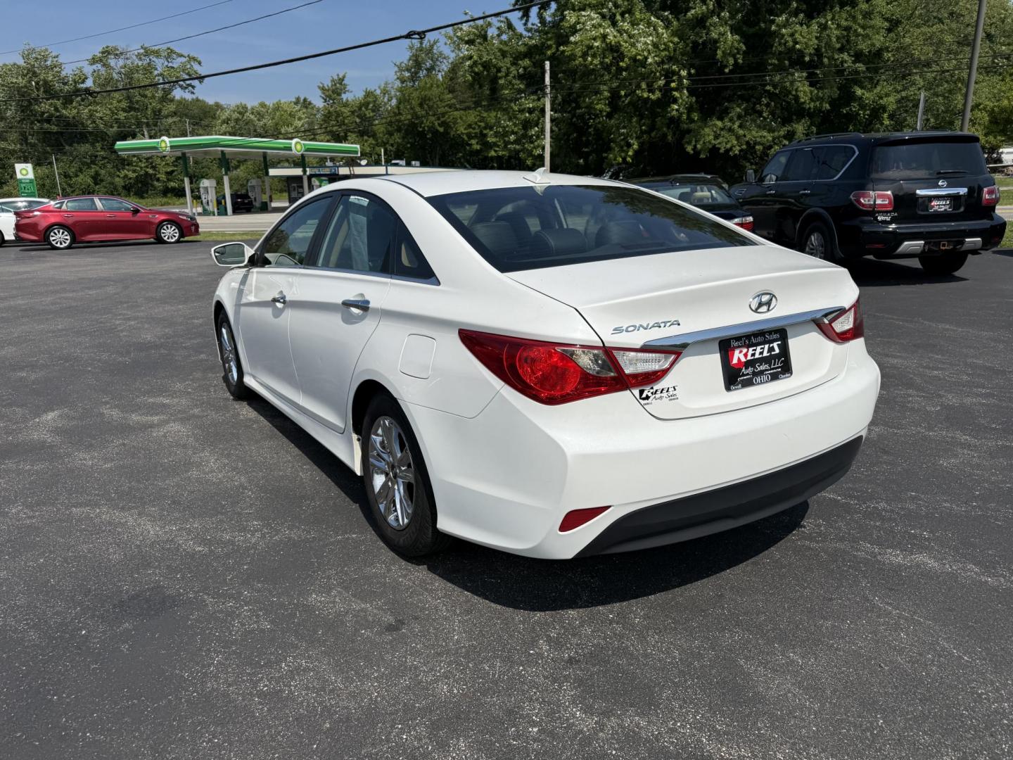 2014 White /Brown Hyundai Sonata GLS (5NPEB4AC8EH) with an 2.4L I4 DOHC 16V engine, 6-Speed Automatic transmission, located at 547 E. Main St., Orwell, OH, 44076, (440) 437-5893, 41.535435, -80.847855 - This One Owner 2014 Hyundai Sonata GLS with a leather interior combines comfort and style with its premium seating, complementing the vehicle's features like the 2.4L I4 GDI engine, 6-speed automatic transmission, active ECO mode, power driver’s seat, heated front seats, a 4.3-inch touchscreen, an - Photo#9