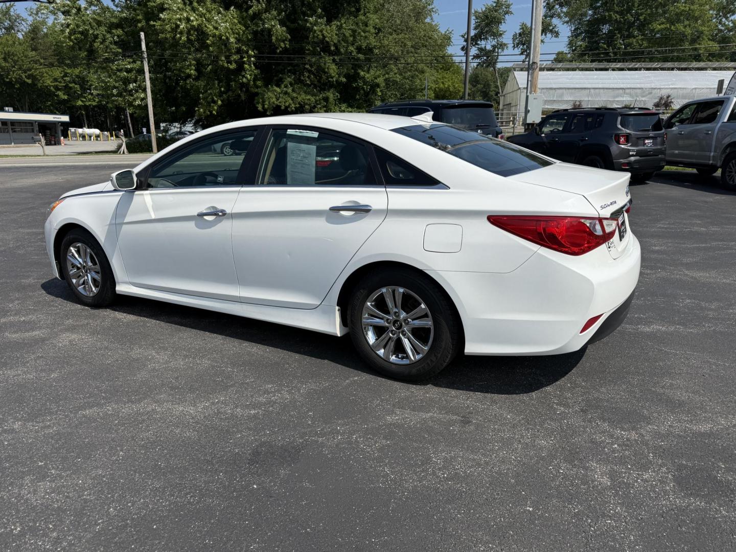 2014 White /Brown Hyundai Sonata GLS (5NPEB4AC8EH) with an 2.4L I4 DOHC 16V engine, 6-Speed Automatic transmission, located at 547 E. Main St., Orwell, OH, 44076, (440) 437-5893, 41.535435, -80.847855 - This One Owner 2014 Hyundai Sonata GLS with a leather interior combines comfort and style with its premium seating, complementing the vehicle's features like the 2.4L I4 GDI engine, 6-speed automatic transmission, active ECO mode, power driver’s seat, heated front seats, a 4.3-inch touchscreen, an - Photo#10