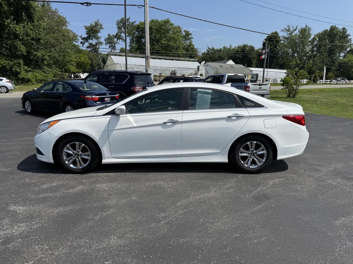 2014 White /Brown Hyundai Sonata GLS (5NPEB4AC8EH) with an 2.4L I4 DOHC 16V engine, 6-Speed Automatic transmission, located at 547 E. Main St., Orwell, OH, 44076, (440) 437-5893, 41.535435, -80.847855 - This One Owner 2014 Hyundai Sonata GLS with a leather interior combines comfort and style with its premium seating, complementing the vehicle's features like the 2.4L I4 GDI engine, 6-speed automatic transmission, active ECO mode, power driver’s seat, heated front seats, a 4.3-inch touchscreen, an - Photo#12
