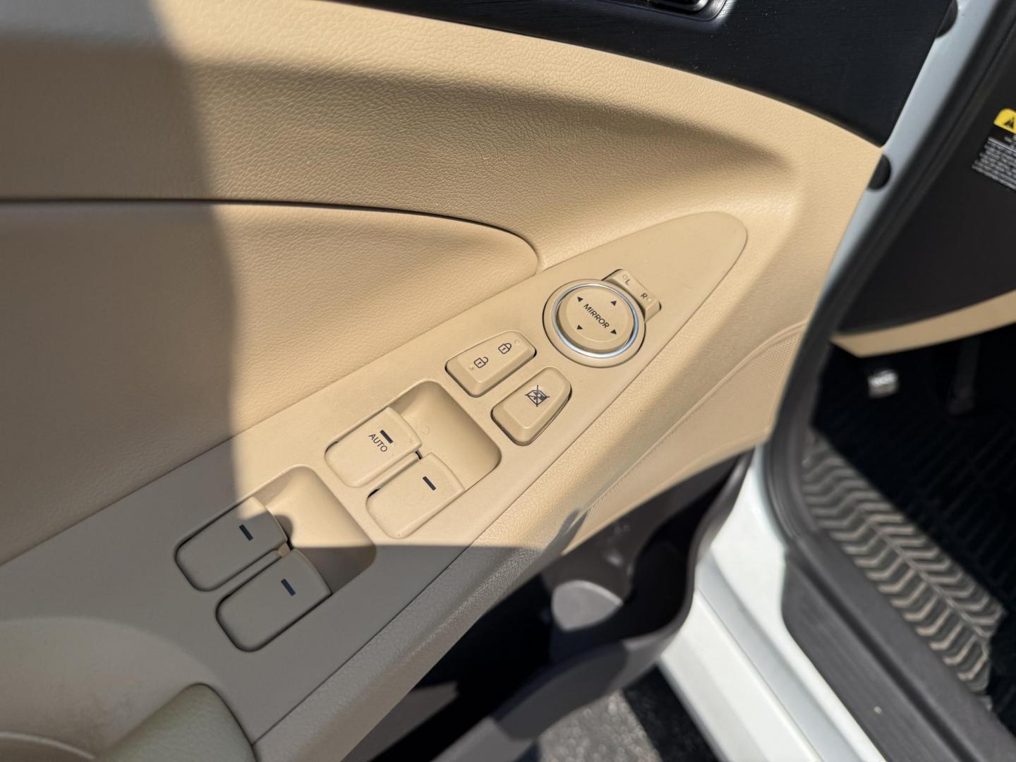 2014 White /Brown Hyundai Sonata GLS (5NPEB4AC8EH) with an 2.4L I4 DOHC 16V engine, 6-Speed Automatic transmission, located at 547 E. Main St., Orwell, OH, 44076, (440) 437-5893, 41.535435, -80.847855 - This One Owner 2014 Hyundai Sonata GLS with a leather interior combines comfort and style with its premium seating, complementing the vehicle's features like the 2.4L I4 GDI engine, 6-speed automatic transmission, active ECO mode, power driver’s seat, heated front seats, a 4.3-inch touchscreen, an - Photo#17