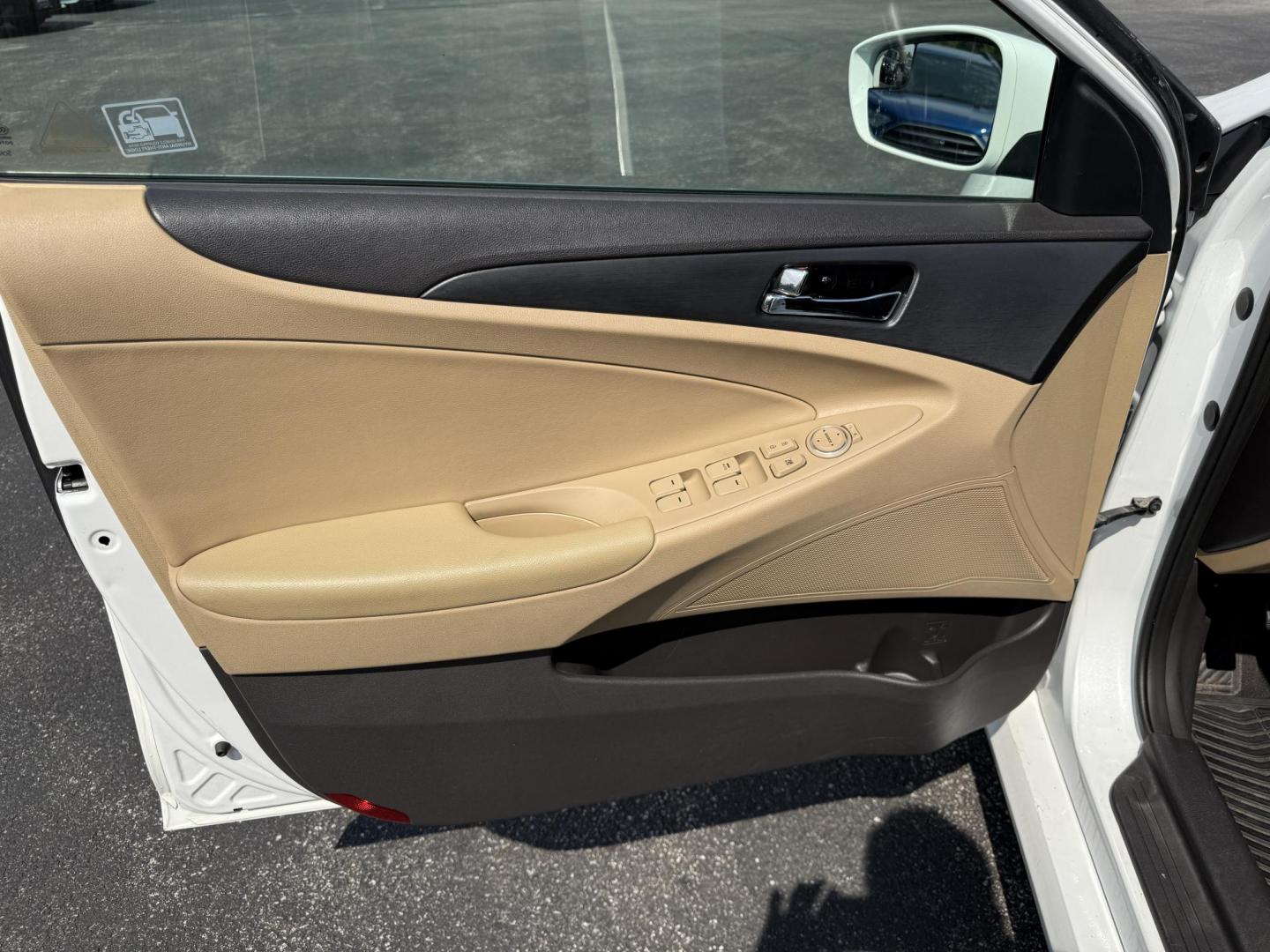 2014 White /Brown Hyundai Sonata GLS (5NPEB4AC8EH) with an 2.4L I4 DOHC 16V engine, 6-Speed Automatic transmission, located at 547 E. Main St., Orwell, OH, 44076, (440) 437-5893, 41.535435, -80.847855 - This One Owner 2014 Hyundai Sonata GLS with a leather interior combines comfort and style with its premium seating, complementing the vehicle's features like the 2.4L I4 GDI engine, 6-speed automatic transmission, active ECO mode, power driver’s seat, heated front seats, a 4.3-inch touchscreen, an - Photo#16