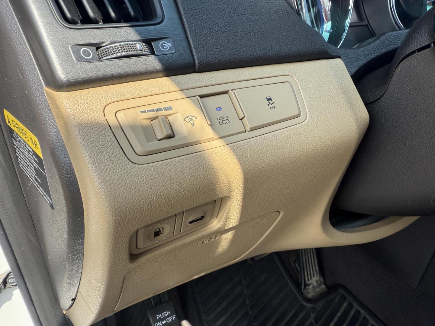 2014 White /Brown Hyundai Sonata GLS (5NPEB4AC8EH) with an 2.4L I4 DOHC 16V engine, 6-Speed Automatic transmission, located at 547 E. Main St., Orwell, OH, 44076, (440) 437-5893, 41.535435, -80.847855 - This One Owner 2014 Hyundai Sonata GLS with a leather interior combines comfort and style with its premium seating, complementing the vehicle's features like the 2.4L I4 GDI engine, 6-speed automatic transmission, active ECO mode, power driver’s seat, heated front seats, a 4.3-inch touchscreen, an - Photo#20