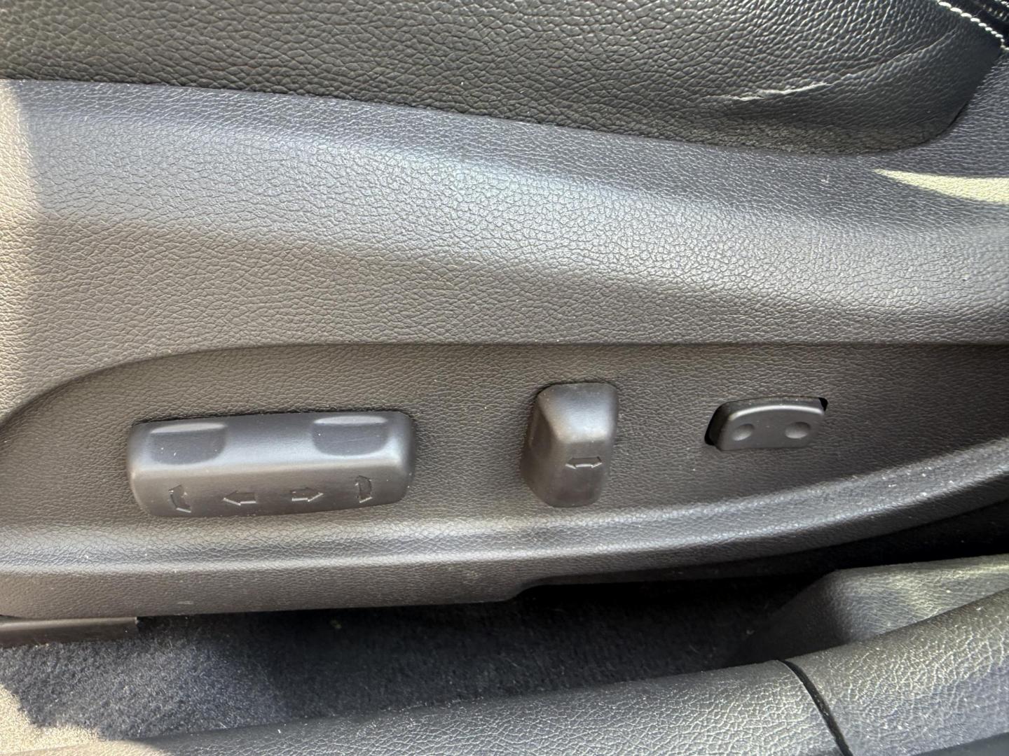 2014 White /Brown Hyundai Sonata GLS (5NPEB4AC8EH) with an 2.4L I4 DOHC 16V engine, 6-Speed Automatic transmission, located at 547 E. Main St., Orwell, OH, 44076, (440) 437-5893, 41.535435, -80.847855 - This One Owner 2014 Hyundai Sonata GLS with a leather interior combines comfort and style with its premium seating, complementing the vehicle's features like the 2.4L I4 GDI engine, 6-speed automatic transmission, active ECO mode, power driver’s seat, heated front seats, a 4.3-inch touchscreen, an - Photo#18