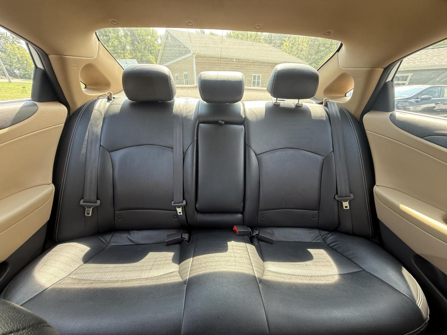 2014 White /Brown Hyundai Sonata GLS (5NPEB4AC8EH) with an 2.4L I4 DOHC 16V engine, 6-Speed Automatic transmission, located at 547 E. Main St., Orwell, OH, 44076, (440) 437-5893, 41.535435, -80.847855 - This One Owner 2014 Hyundai Sonata GLS with a leather interior combines comfort and style with its premium seating, complementing the vehicle's features like the 2.4L I4 GDI engine, 6-speed automatic transmission, active ECO mode, power driver’s seat, heated front seats, a 4.3-inch touchscreen, an - Photo#27