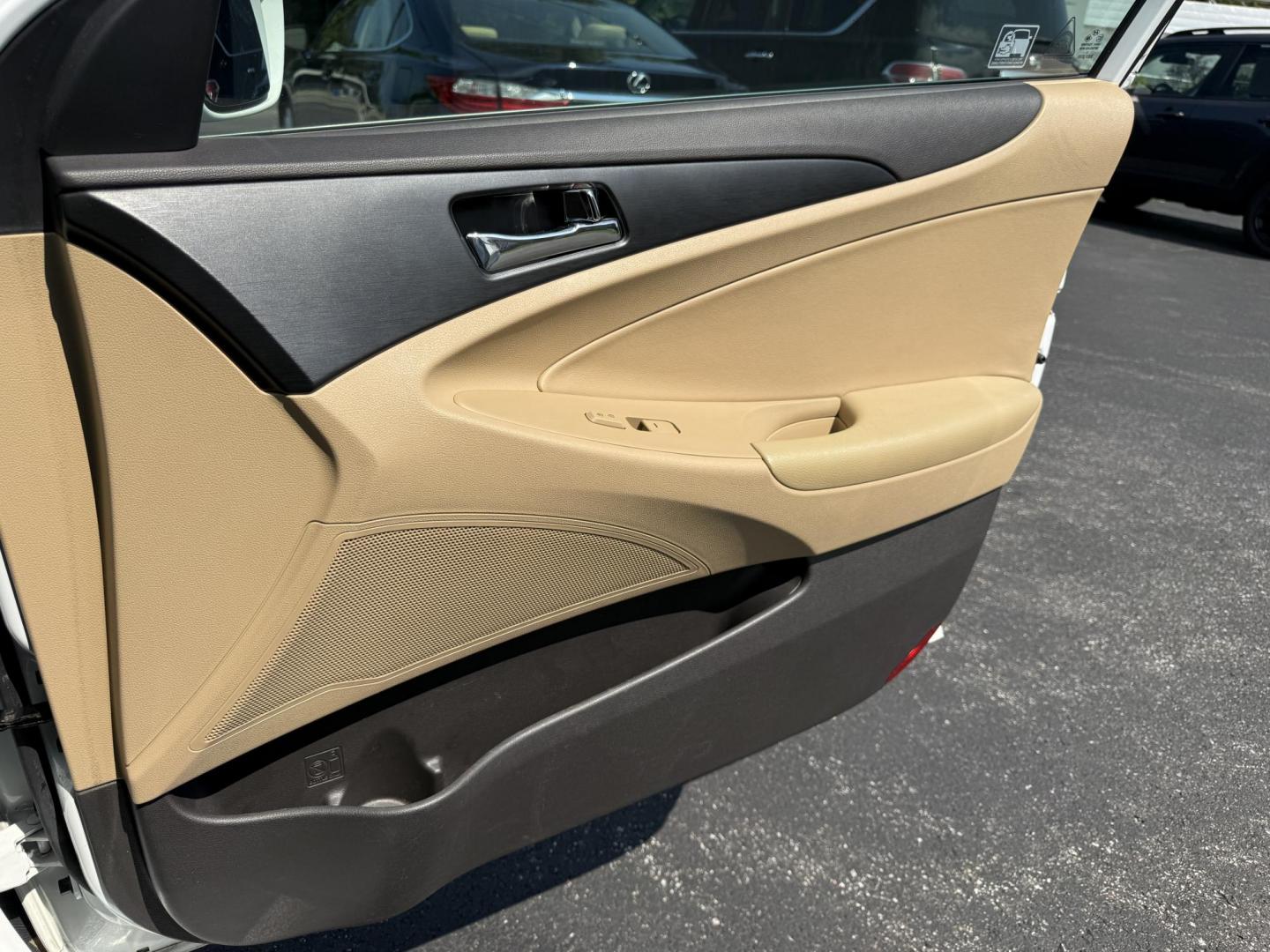 2014 White /Brown Hyundai Sonata GLS (5NPEB4AC8EH) with an 2.4L I4 DOHC 16V engine, 6-Speed Automatic transmission, located at 547 E. Main St., Orwell, OH, 44076, (440) 437-5893, 41.535435, -80.847855 - This One Owner 2014 Hyundai Sonata GLS with a leather interior combines comfort and style with its premium seating, complementing the vehicle's features like the 2.4L I4 GDI engine, 6-speed automatic transmission, active ECO mode, power driver’s seat, heated front seats, a 4.3-inch touchscreen, an - Photo#39