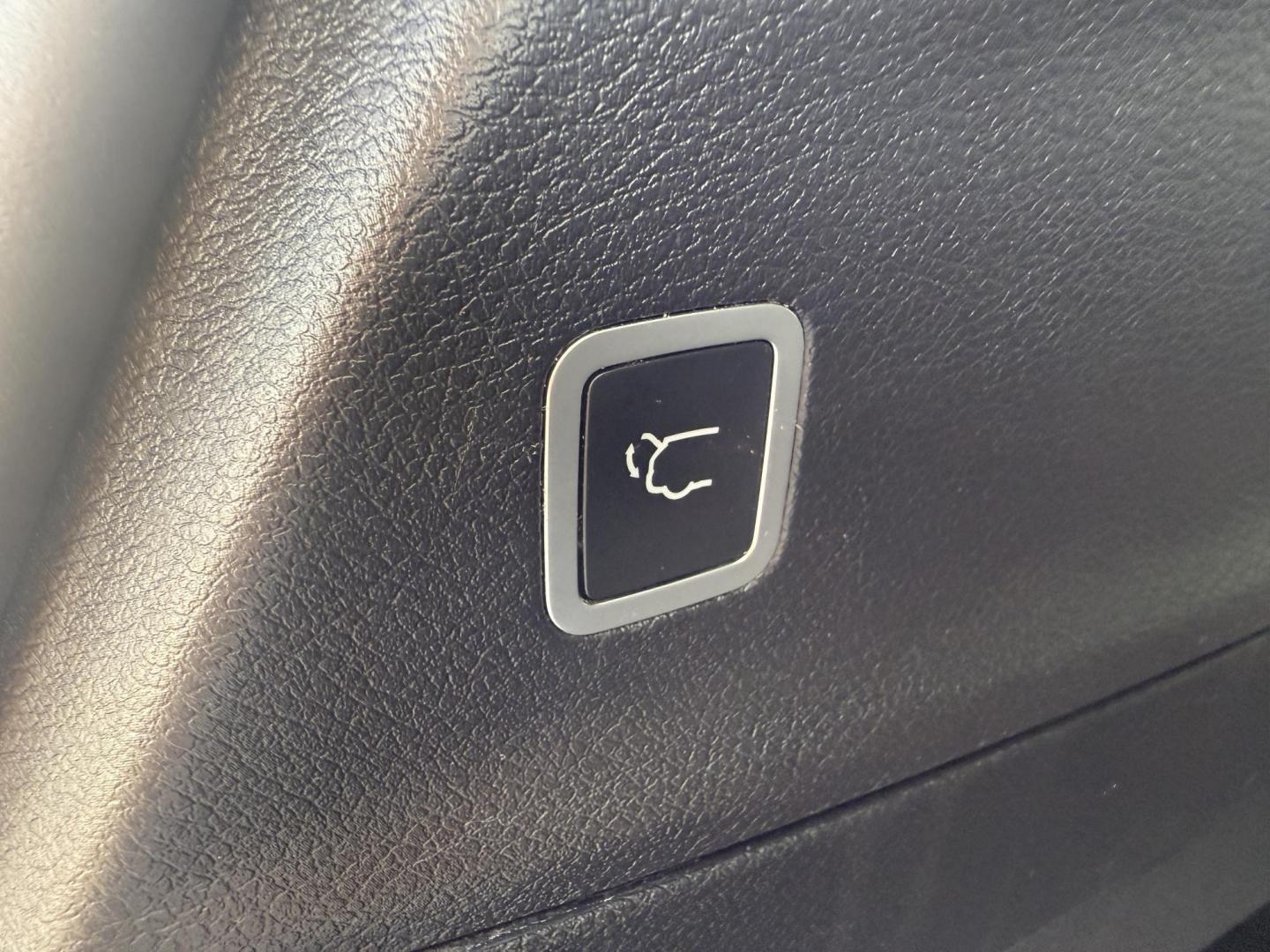 2019 Silver /Black Chrysler Pacifica Touring Plus (2C4RC1FG2KR) with an 3.6L V6 DOHC 24V engine, 9A transmission, located at 547 E. Main St., Orwell, OH, 44076, (440) 437-5893, 41.535435, -80.847855 - This 2019 Chrysler Pacifica Touring Plus with the 3.6 Pentastar V6 engine and 9-speed automatic transmission offers a versatile and comfortable family vehicle, achieving around 28 MPG highway. It features a power driver’s seat, a 7.0-inch touchscreen with Apple CarPlay and Android Auto, tri-zone a - Photo#36