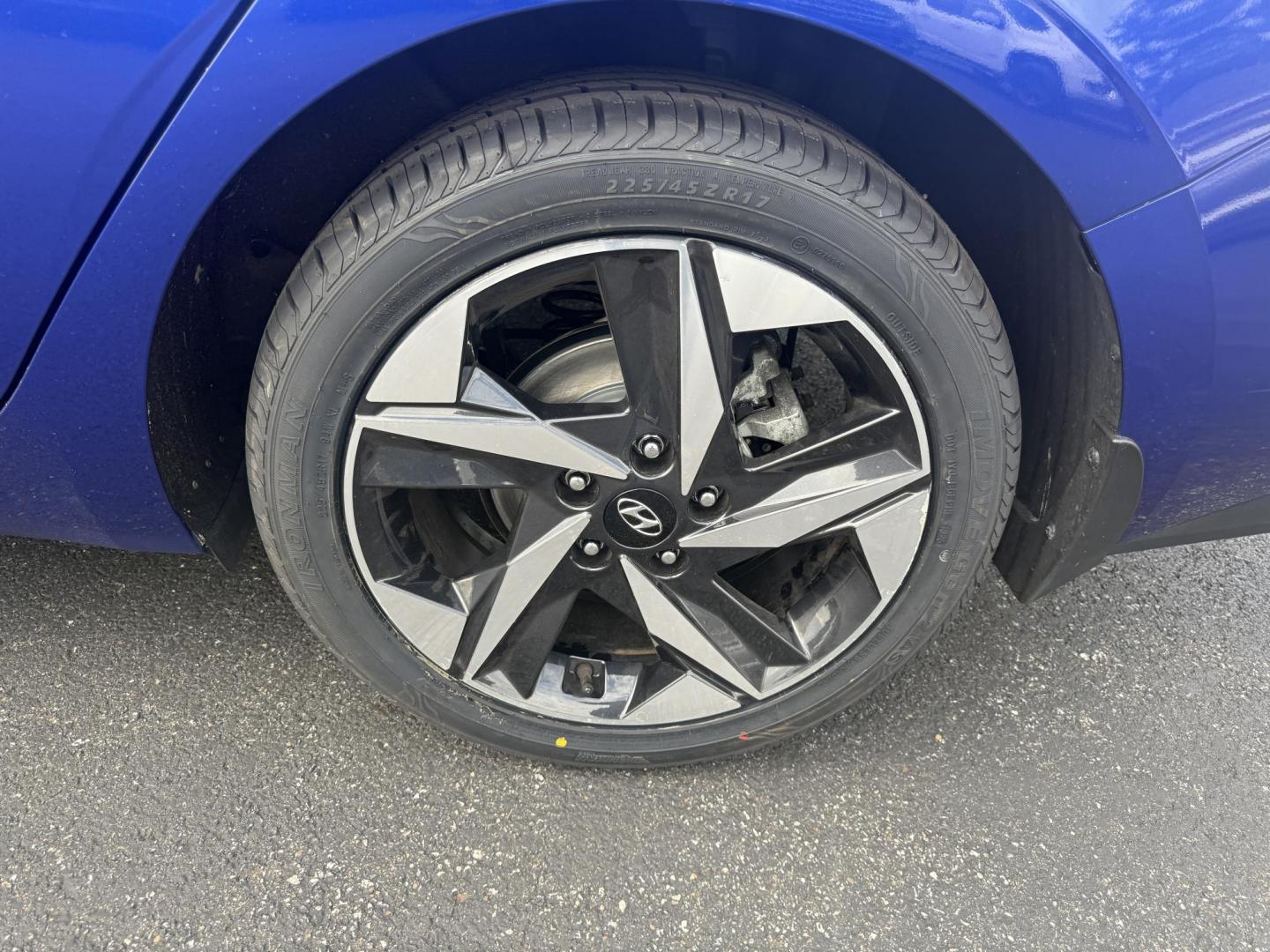 2023 Blue /Black Hyundai Elantra SEL (KMHLS4AGXPU) with an 2.0L I4 DOHC 16V engine, Automatic transmission, located at 11115 Chardon Rd. , Chardon, OH, 44024, (440) 214-9705, 41.580246, -81.241943 - This One Owner 2023 Hyundai Elantra SEL with a 2.0L I4 GDI engine delivers impressive fuel efficiency, achieving around 40 MPG highway, and boasts modern features such as LED daytime running lights, a large 10.25-inch touchscreen with Apple CarPlay and Android Auto, heated front seats, a 10.25-inch - Photo#9
