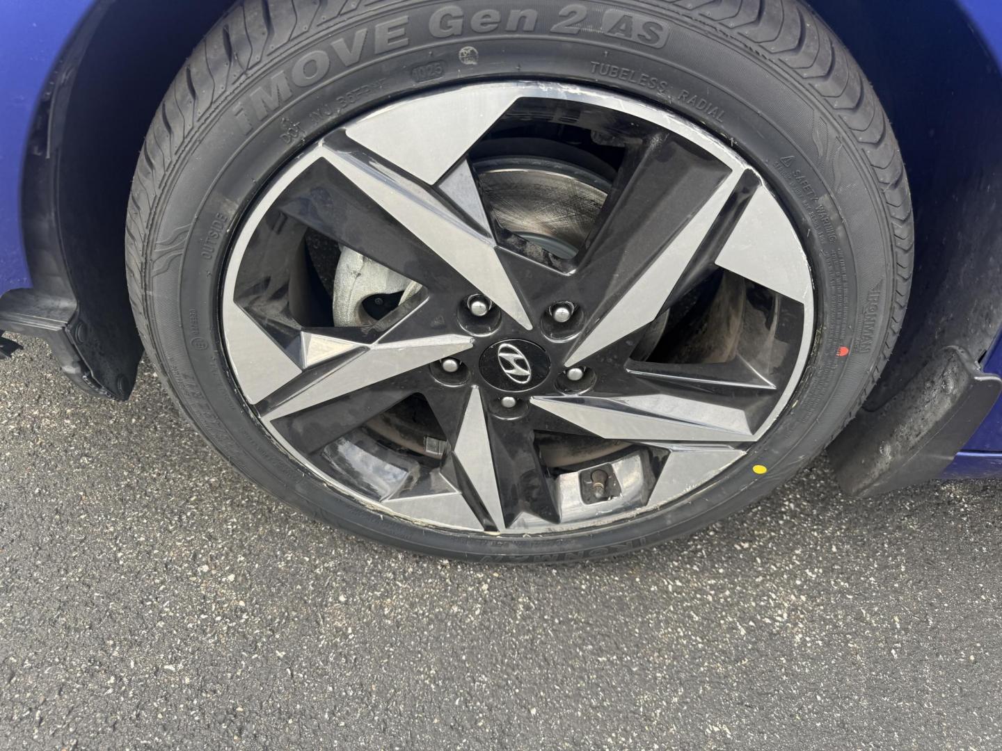 2023 Blue /Black Hyundai Elantra SEL (KMHLS4AGXPU) with an 2.0L I4 DOHC 16V engine, Automatic transmission, located at 11115 Chardon Rd. , Chardon, OH, 44024, (440) 214-9705, 41.580246, -81.241943 - This One Owner 2023 Hyundai Elantra SEL with a 2.0L I4 GDI engine delivers impressive fuel efficiency, achieving around 40 MPG highway, and boasts modern features such as LED daytime running lights, a large 10.25-inch touchscreen with Apple CarPlay and Android Auto, heated front seats, a 10.25-inch - Photo#11