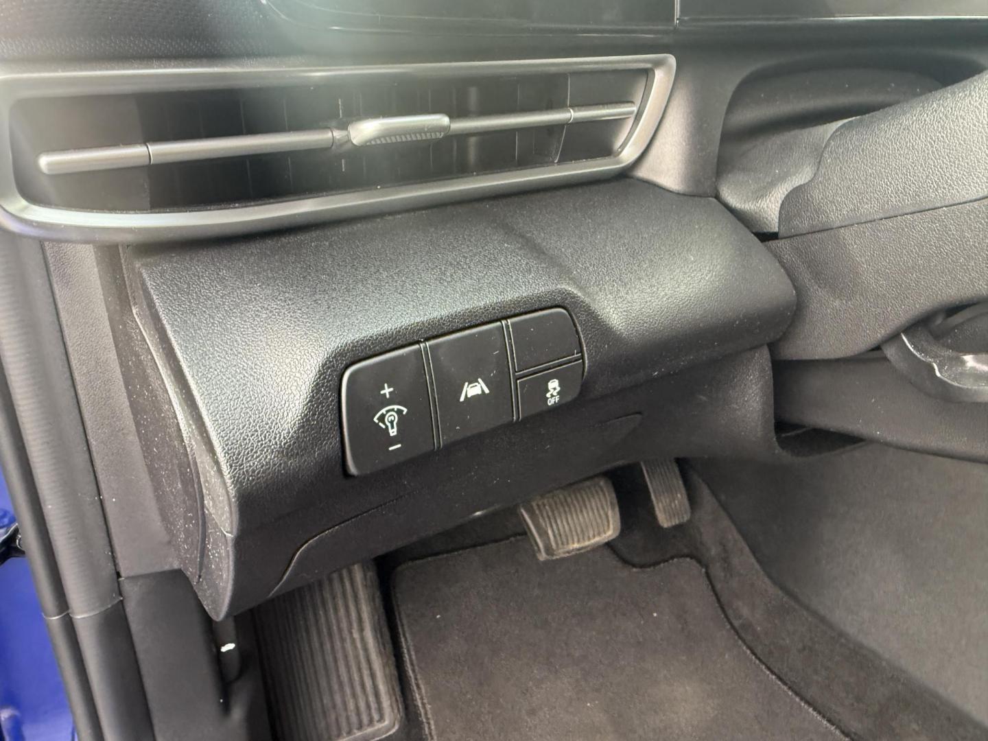 2023 Blue /Black Hyundai Elantra SEL (KMHLS4AGXPU) with an 2.0L I4 DOHC 16V engine, Automatic transmission, located at 11115 Chardon Rd. , Chardon, OH, 44024, (440) 214-9705, 41.580246, -81.241943 - This One Owner 2023 Hyundai Elantra SEL with a 2.0L I4 GDI engine delivers impressive fuel efficiency, achieving around 40 MPG highway, and boasts modern features such as LED daytime running lights, a large 10.25-inch touchscreen with Apple CarPlay and Android Auto, heated front seats, a 10.25-inch - Photo#16