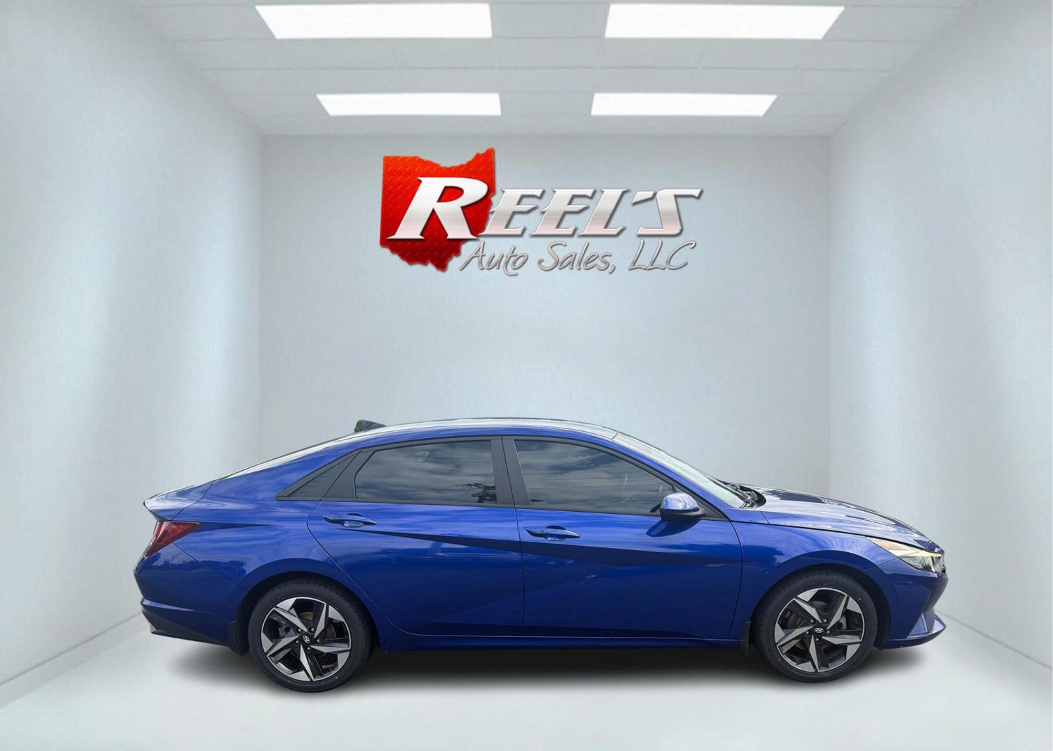 2023 Blue /Black Hyundai Elantra SEL (KMHLS4AGXPU) with an 2.0L I4 DOHC 16V engine, Automatic transmission, located at 547 E. Main St., Orwell, OH, 44076, (440) 437-5893, 41.535435, -80.847855 - One Owner 2023 Hyundai Elantra SEL – Modern Efficiency, Smart Technology, and Total Peace of Mind Drive into the future with this 2023 Hyundai Elantra SEL—a sedan that combines striking style, incredible efficiency, and the latest in advanced safety and tech features. Powered by a fuel-sippin - Photo#4
