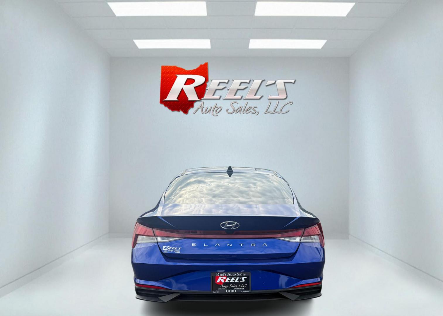2023 Blue /Black Hyundai Elantra SEL (KMHLS4AGXPU) with an 2.0L I4 DOHC 16V engine, Automatic transmission, located at 547 E. Main St., Orwell, OH, 44076, (440) 437-5893, 41.535435, -80.847855 - One Owner 2023 Hyundai Elantra SEL – Modern Efficiency, Smart Technology, and Total Peace of Mind Drive into the future with this 2023 Hyundai Elantra SEL—a sedan that combines striking style, incredible efficiency, and the latest in advanced safety and tech features. Powered by a fuel-sippin - Photo#7