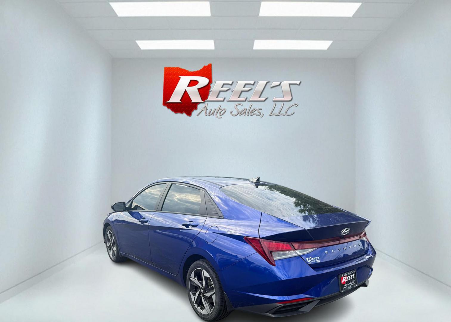 2023 Blue /Black Hyundai Elantra SEL (KMHLS4AGXPU) with an 2.0L I4 DOHC 16V engine, Automatic transmission, located at 547 E. Main St., Orwell, OH, 44076, (440) 437-5893, 41.535435, -80.847855 - One Owner 2023 Hyundai Elantra SEL – Modern Efficiency, Smart Technology, and Total Peace of Mind Drive into the future with this 2023 Hyundai Elantra SEL—a sedan that combines striking style, incredible efficiency, and the latest in advanced safety and tech features. Powered by a fuel-sippin - Photo#8