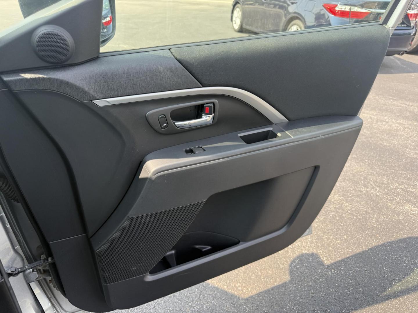 2015 Silver /Black Mazda MAZDA5 Grand Touring (JM1CW2DL0F0) with an 2.5L I4 DOHC 16V engine, 5-Speed Automatic transmission, located at 11115 Chardon Rd. , Chardon, OH, 44024, (440) 214-9705, 41.580246, -81.241943 - This 2015 Mazda Mazda 5 with a 2.5L I4 engine and 5-speed automatic transmission offers a versatile and comfortable minivan, achieving approximately 29 MPG highway. It features a leather interior, second-row captain’s seats, heated front seats, automatic climate control, a power moonroof, dusk-sen - Photo#39
