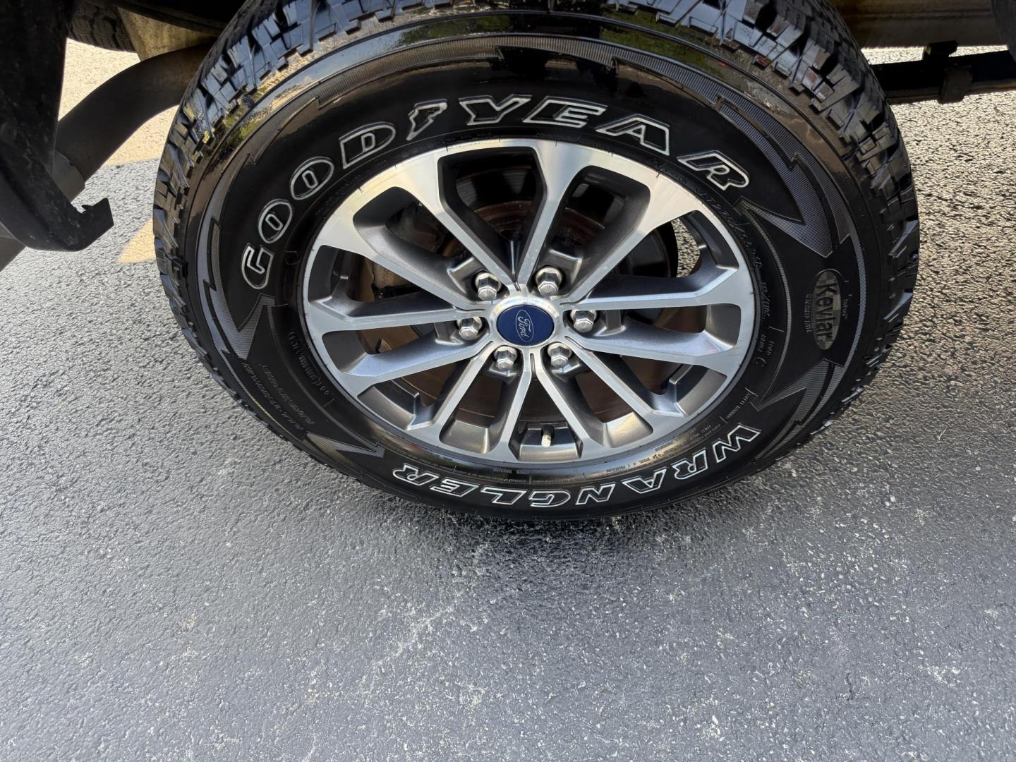 2020 Black /Black Ford F-150 XLT SuperCrew 5.5-ft. Bed 4WD (1FTEW1E43LF) with an 3.5L V6 TWIN TURBO engine, 10 Speed Auto transmission, located at 547 E. Main St., Orwell, OH, 44076, (440) 437-5893, 41.535435, -80.847855 - This 2020 Ford F-150 XLT Crew Cab 4WD with the 3.5L twin-turbo EcoBoost V6 engine and 10-speed automatic transmission offers impressive capability and technology, including a 10,500-pound towing capacity, 375 horsepower, and 470 lb-ft of torque, with selectable driving modes and a locking rear diffe - Photo#9
