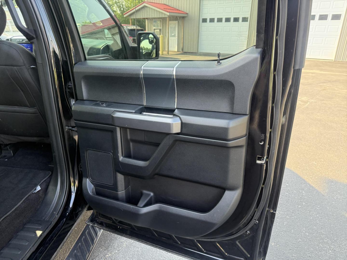2020 Black /Black Ford F-150 XLT SuperCrew 5.5-ft. Bed 4WD (1FTEW1E43LF) with an 3.5L V6 TWIN TURBO engine, 10 Speed Auto transmission, located at 547 E. Main St., Orwell, OH, 44076, (440) 437-5893, 41.535435, -80.847855 - This 2020 Ford F-150 XLT Crew Cab 4WD with the 3.5L twin-turbo EcoBoost V6 engine and 10-speed automatic transmission offers impressive capability and technology, including a 10,500-pound towing capacity, 375 horsepower, and 470 lb-ft of torque, with selectable driving modes and a locking rear diffe - Photo#44