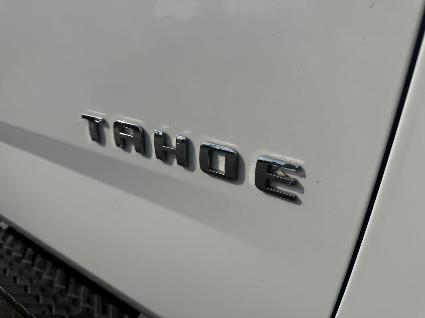 2016 White /Black Chevrolet Tahoe LT 4WD (1GNSKBKCXGR) with an 5.3L V8 OHV 16V engine, 6A transmission, located at 11115 Chardon Rd. , Chardon, OH, 44024, (440) 214-9705, 41.580246, -81.241943 - This 2016 Chevrolet Tahoe LT Z71 4WD is a well-equipped full-size SUV featuring a 5.3L EcoTec V8 engine paired with a 6-speed automatic transmission and 3.42 gearing, delivering an 8,200-pound towing capacity. It boasts a luxurious leather interior with heated and power front seats, heated second-ro - Photo#5