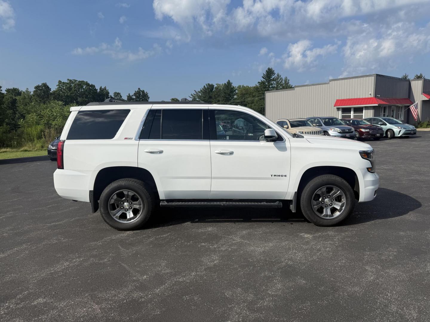 2016 White /Black Chevrolet Tahoe LT 4WD (1GNSKBKCXGR) with an 5.3L V8 OHV 16V engine, 6A transmission, located at 11115 Chardon Rd. , Chardon, OH, 44024, (440) 214-9705, 41.580246, -81.241943 - This 2016 Chevrolet Tahoe LT Z71 4WD is a well-equipped full-size SUV featuring a 5.3L EcoTec V8 engine paired with a 6-speed automatic transmission and 3.42 gearing, delivering an 8,200-pound towing capacity. It boasts a luxurious leather interior with heated and power front seats, heated second-ro - Photo#6