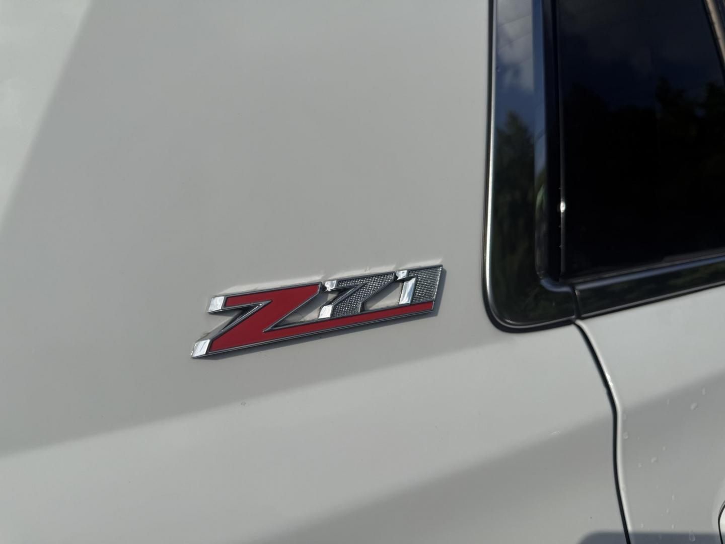 2016 White /Black Chevrolet Tahoe LT 4WD (1GNSKBKCXGR) with an 5.3L V8 OHV 16V engine, 6A transmission, located at 11115 Chardon Rd. , Chardon, OH, 44024, (440) 214-9705, 41.580246, -81.241943 - This 2016 Chevrolet Tahoe LT Z71 4WD is a well-equipped full-size SUV featuring a 5.3L EcoTec V8 engine paired with a 6-speed automatic transmission and 3.42 gearing, delivering an 8,200-pound towing capacity. It boasts a luxurious leather interior with heated and power front seats, heated second-ro - Photo#7