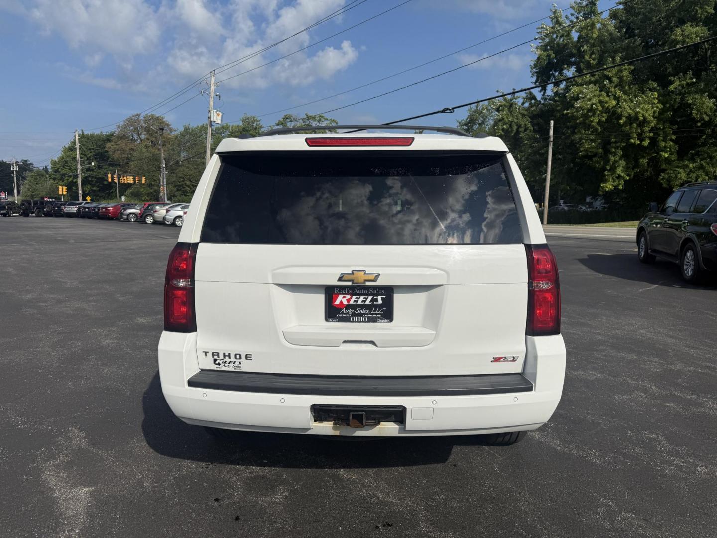 2016 White /Black Chevrolet Tahoe LT 4WD (1GNSKBKCXGR) with an 5.3L V8 OHV 16V engine, 6A transmission, located at 11115 Chardon Rd. , Chardon, OH, 44024, (440) 214-9705, 41.580246, -81.241943 - This 2016 Chevrolet Tahoe LT Z71 4WD is a well-equipped full-size SUV featuring a 5.3L EcoTec V8 engine paired with a 6-speed automatic transmission and 3.42 gearing, delivering an 8,200-pound towing capacity. It boasts a luxurious leather interior with heated and power front seats, heated second-ro - Photo#10