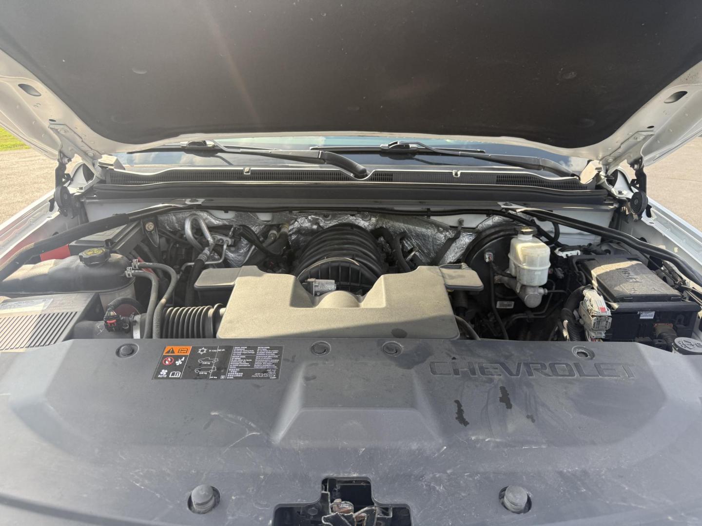 2016 White /Black Chevrolet Tahoe LT 4WD (1GNSKBKCXGR) with an 5.3L V8 OHV 16V engine, 6A transmission, located at 11115 Chardon Rd. , Chardon, OH, 44024, (440) 214-9705, 41.580246, -81.241943 - This 2016 Chevrolet Tahoe LT Z71 4WD is a well-equipped full-size SUV featuring a 5.3L EcoTec V8 engine paired with a 6-speed automatic transmission and 3.42 gearing, delivering an 8,200-pound towing capacity. It boasts a luxurious leather interior with heated and power front seats, heated second-ro - Photo#16