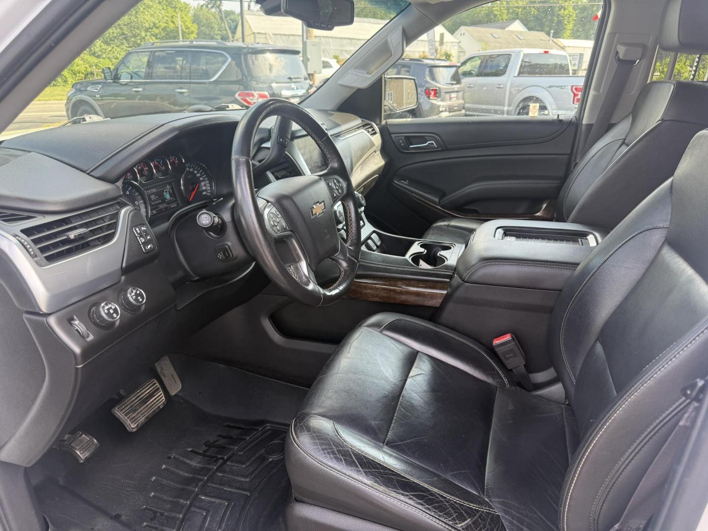 2016 White /Black Chevrolet Tahoe LT 4WD (1GNSKBKCXGR) with an 5.3L V8 OHV 16V engine, 6A transmission, located at 11115 Chardon Rd. , Chardon, OH, 44024, (440) 214-9705, 41.580246, -81.241943 - This 2016 Chevrolet Tahoe LT Z71 4WD is a well-equipped full-size SUV featuring a 5.3L EcoTec V8 engine paired with a 6-speed automatic transmission and 3.42 gearing, delivering an 8,200-pound towing capacity. It boasts a luxurious leather interior with heated and power front seats, heated second-ro - Photo#17