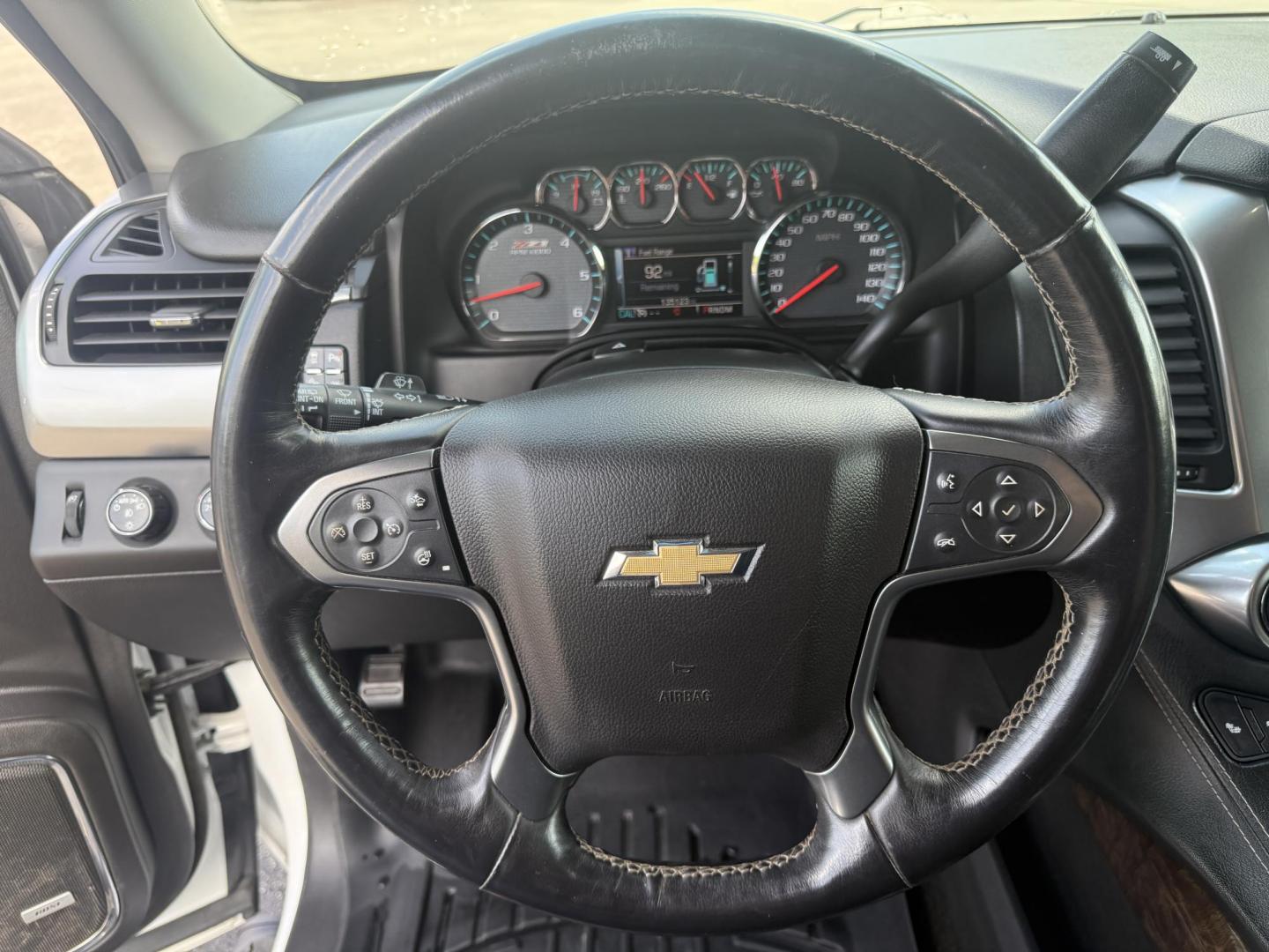 2016 White /Black Chevrolet Tahoe LT 4WD (1GNSKBKCXGR) with an 5.3L V8 OHV 16V engine, 6A transmission, located at 11115 Chardon Rd. , Chardon, OH, 44024, (440) 214-9705, 41.580246, -81.241943 - This 2016 Chevrolet Tahoe LT Z71 4WD is a well-equipped full-size SUV featuring a 5.3L EcoTec V8 engine paired with a 6-speed automatic transmission and 3.42 gearing, delivering an 8,200-pound towing capacity. It boasts a luxurious leather interior with heated and power front seats, heated second-ro - Photo#29