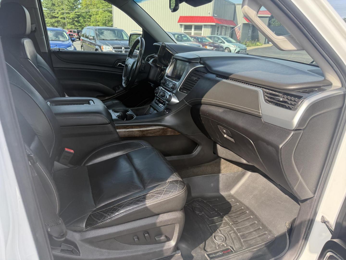 2016 White /Black Chevrolet Tahoe LT 4WD (1GNSKBKCXGR) with an 5.3L V8 OHV 16V engine, 6A transmission, located at 11115 Chardon Rd. , Chardon, OH, 44024, (440) 214-9705, 41.580246, -81.241943 - This 2016 Chevrolet Tahoe LT Z71 4WD is a well-equipped full-size SUV featuring a 5.3L EcoTec V8 engine paired with a 6-speed automatic transmission and 3.42 gearing, delivering an 8,200-pound towing capacity. It boasts a luxurious leather interior with heated and power front seats, heated second-ro - Photo#48