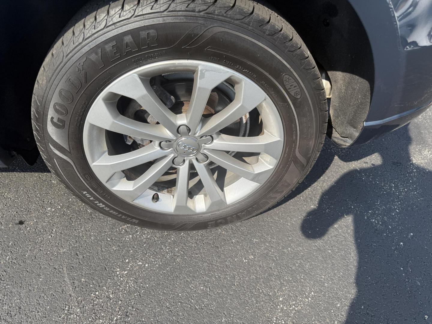 2017 Blue /Gray Audi Q5 2.0T Premium quattro (WA1C2AFP5HA) with an 2.0L I4 DOHC 16V Turbo engine, 8A transmission, located at 11115 Chardon Rd. , Chardon, OH, 44024, (440) 214-9705, 41.580246, -81.241943 - This 2017 Audi Q5 Premium features a 2.0L turbocharged I4 engine paired with an 8-speed automatic transmission and Audi’s renowned Quattro all-wheel drive, offering a blend of performance and efficiency with up to 27 MPG highway. Inside, it offers a refined leather interior, heated and power-adjus - Photo#11