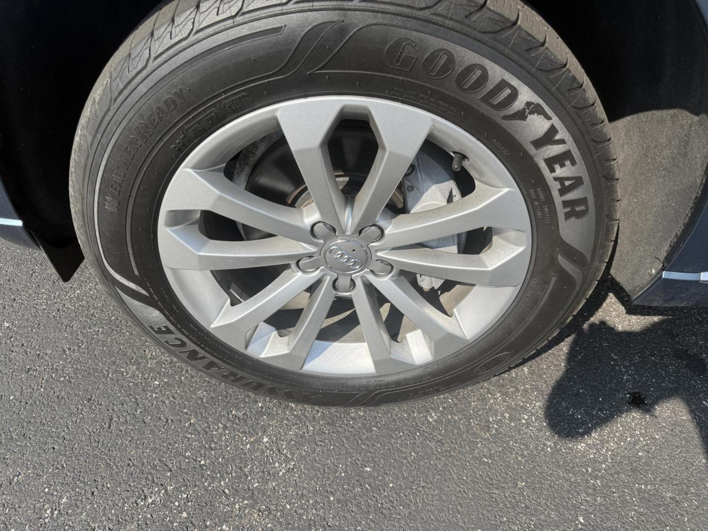 2017 Blue /Gray Audi Q5 2.0T Premium quattro (WA1C2AFP5HA) with an 2.0L I4 DOHC 16V Turbo engine, 8A transmission, located at 11115 Chardon Rd. , Chardon, OH, 44024, (440) 214-9705, 41.580246, -81.241943 - This 2017 Audi Q5 Premium features a 2.0L turbocharged I4 engine paired with an 8-speed automatic transmission and Audi’s renowned Quattro all-wheel drive, offering a blend of performance and efficiency with up to 27 MPG highway. Inside, it offers a refined leather interior, heated and power-adjus - Photo#13