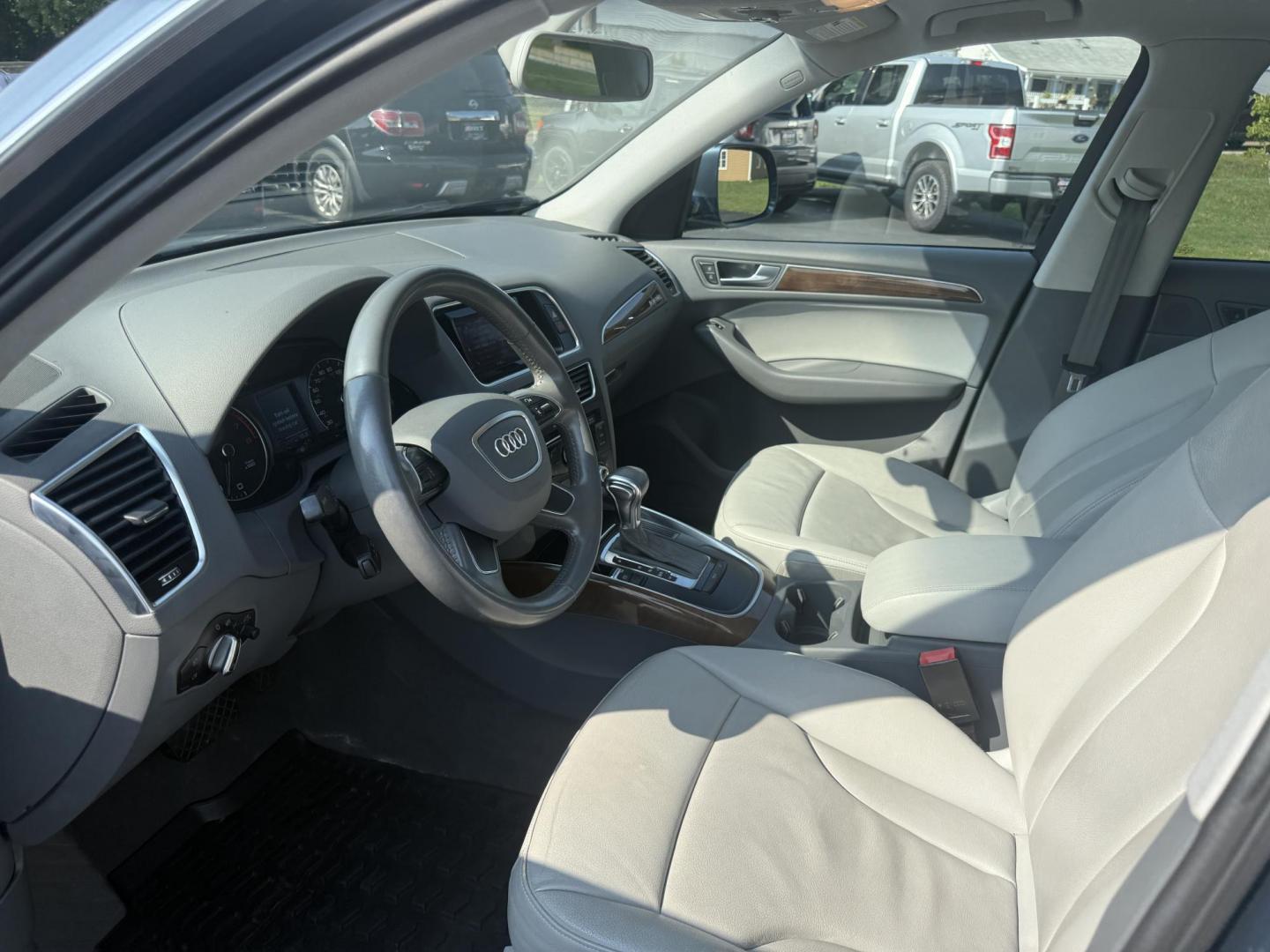 2017 Blue /Gray Audi Q5 2.0T Premium quattro (WA1C2AFP5HA) with an 2.0L I4 DOHC 16V Turbo engine, 8A transmission, located at 11115 Chardon Rd. , Chardon, OH, 44024, (440) 214-9705, 41.580246, -81.241943 - This 2017 Audi Q5 Premium features a 2.0L turbocharged I4 engine paired with an 8-speed automatic transmission and Audi’s renowned Quattro all-wheel drive, offering a blend of performance and efficiency with up to 27 MPG highway. Inside, it offers a refined leather interior, heated and power-adjus - Photo#15