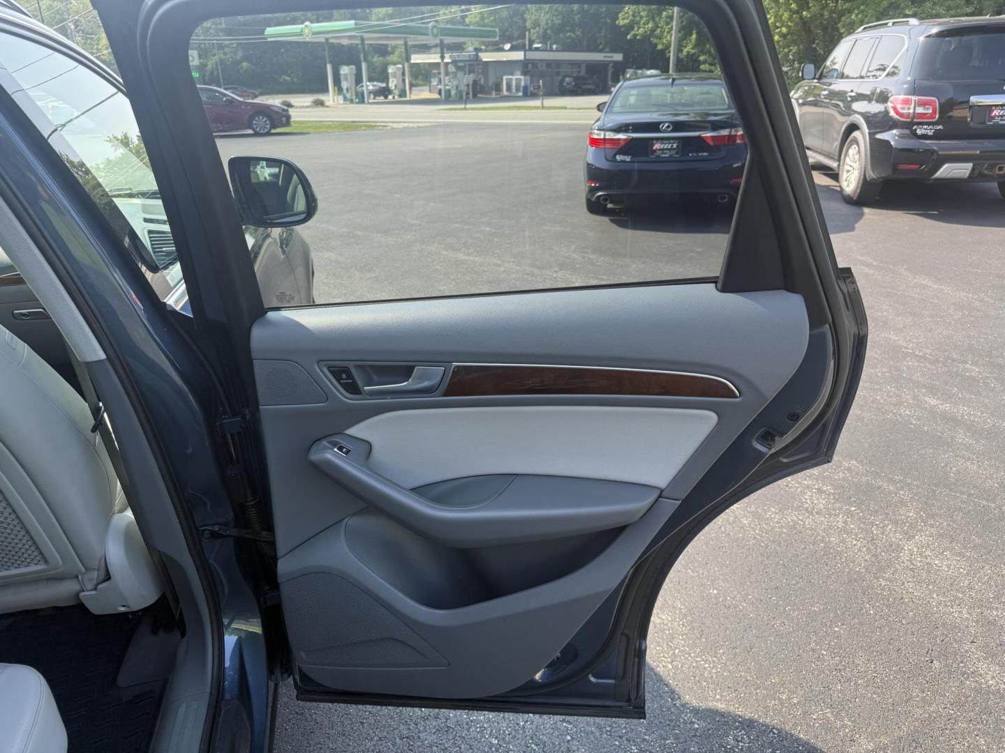 2017 Blue /Gray Audi Q5 2.0T Premium quattro (WA1C2AFP5HA) with an 2.0L I4 DOHC 16V Turbo engine, 8A transmission, located at 11115 Chardon Rd. , Chardon, OH, 44024, (440) 214-9705, 41.580246, -81.241943 - This 2017 Audi Q5 Premium features a 2.0L turbocharged I4 engine paired with an 8-speed automatic transmission and Audi’s renowned Quattro all-wheel drive, offering a blend of performance and efficiency with up to 27 MPG highway. Inside, it offers a refined leather interior, heated and power-adjus - Photo#39