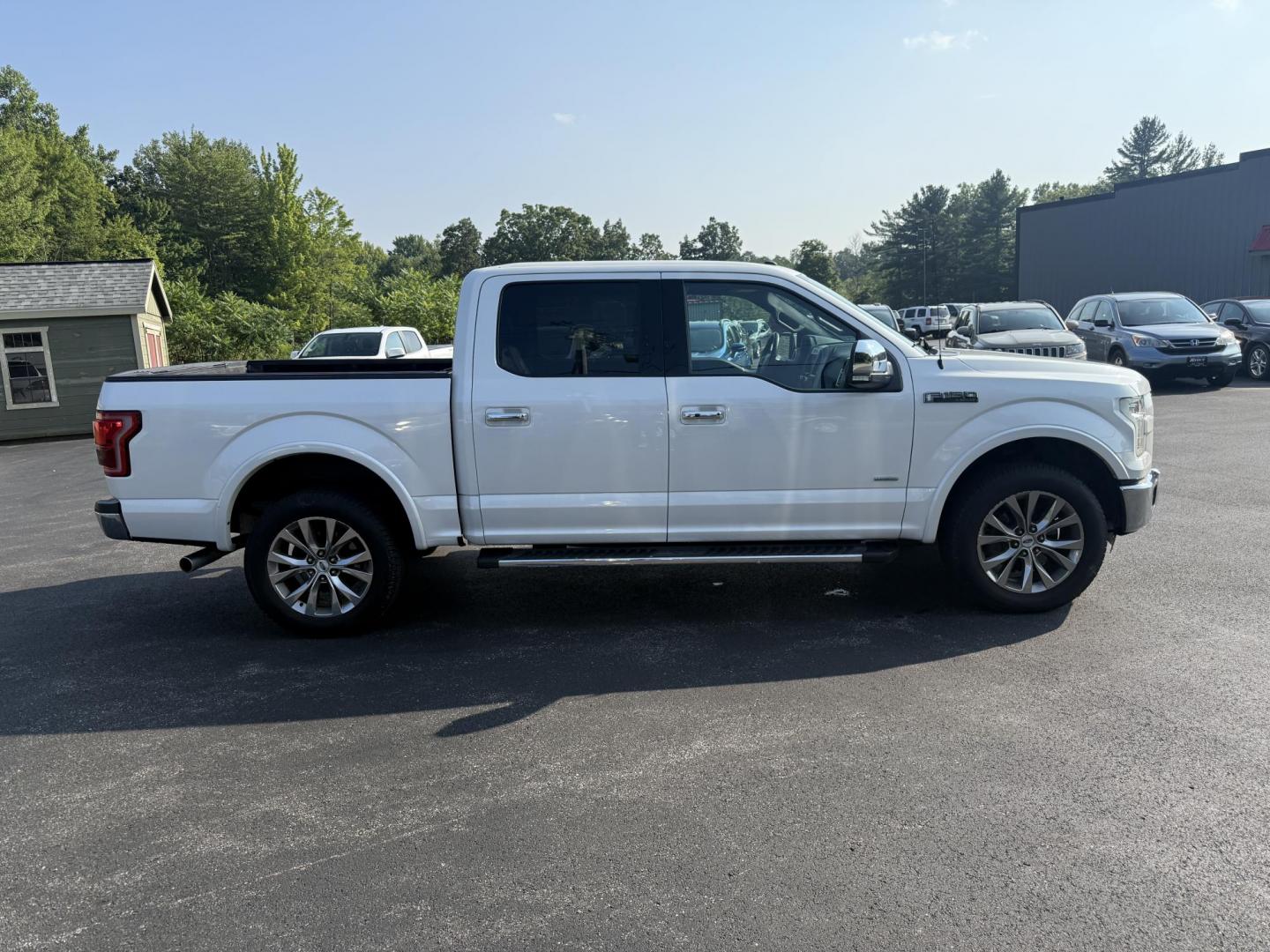 2016 White /Black Ford F-150 Lariat SuperCrew 5.5-ft. Bed 4WD (1FTEW1EG4GF) with an 3.5L V6 TWIN TURBO engine, 6A transmission, located at 11115 Chardon Rd. , Chardon, OH, 44024, (440) 214-9705, 41.580246, -81.241943 - This One Owner 2016 Ford F-150 Lariat Crew Cab is a high-performance pickup truck featuring a 3.5L twin-turbo EcoBoost V6 engine, producing 365 HP and 420 lb-ft of torque, paired with a 6-speed automatic transmission and 3.55 gearing. It boasts a luxurious leather interior with heated and cooled pow - Photo#7