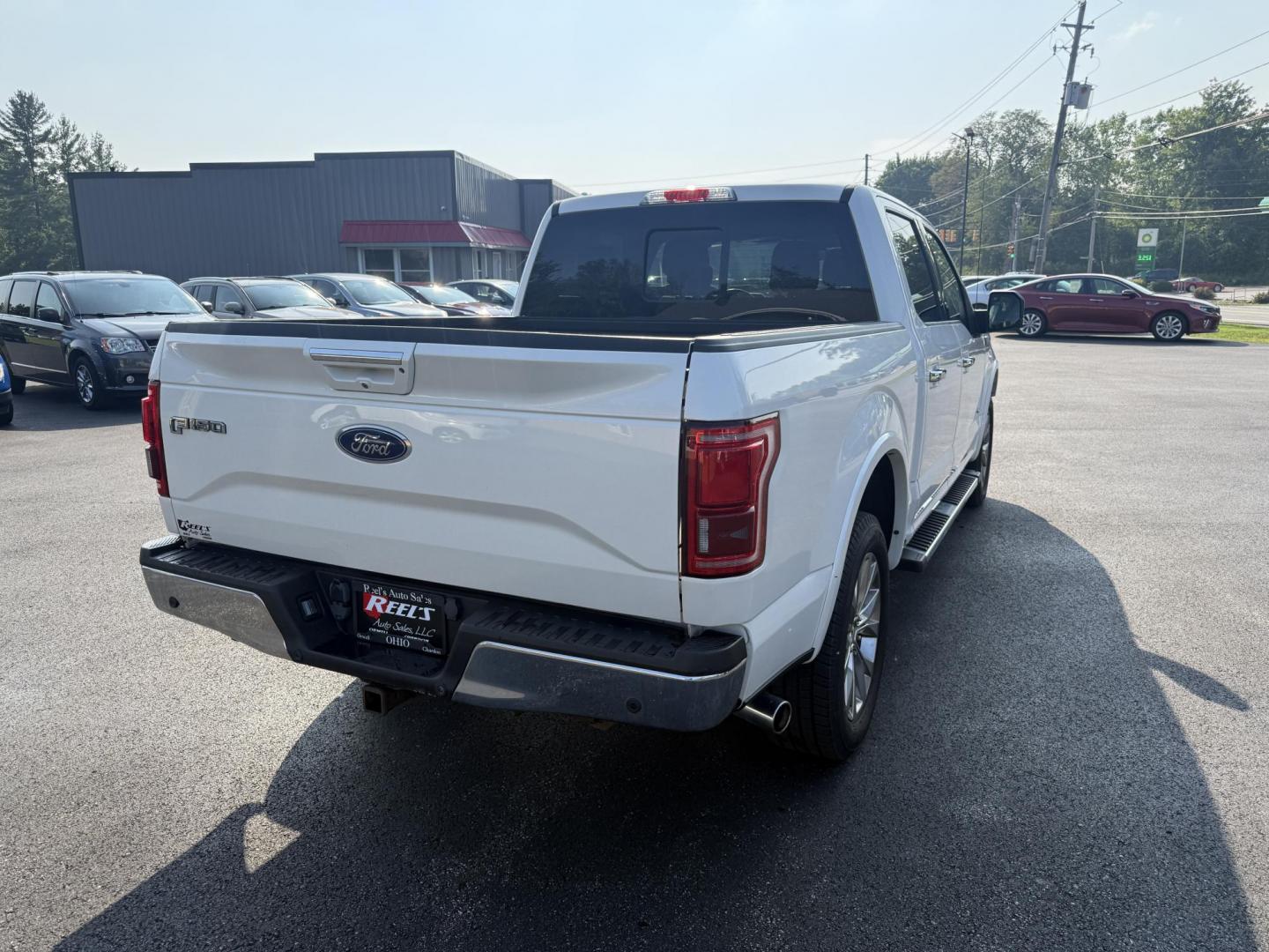 2016 White /Black Ford F-150 Lariat SuperCrew 5.5-ft. Bed 4WD (1FTEW1EG4GF) with an 3.5L V6 TWIN TURBO engine, 6A transmission, located at 11115 Chardon Rd. , Chardon, OH, 44024, (440) 214-9705, 41.580246, -81.241943 - This One Owner 2016 Ford F-150 Lariat Crew Cab is a high-performance pickup truck featuring a 3.5L twin-turbo EcoBoost V6 engine, producing 365 HP and 420 lb-ft of torque, paired with a 6-speed automatic transmission and 3.55 gearing. It boasts a luxurious leather interior with heated and cooled pow - Photo#9