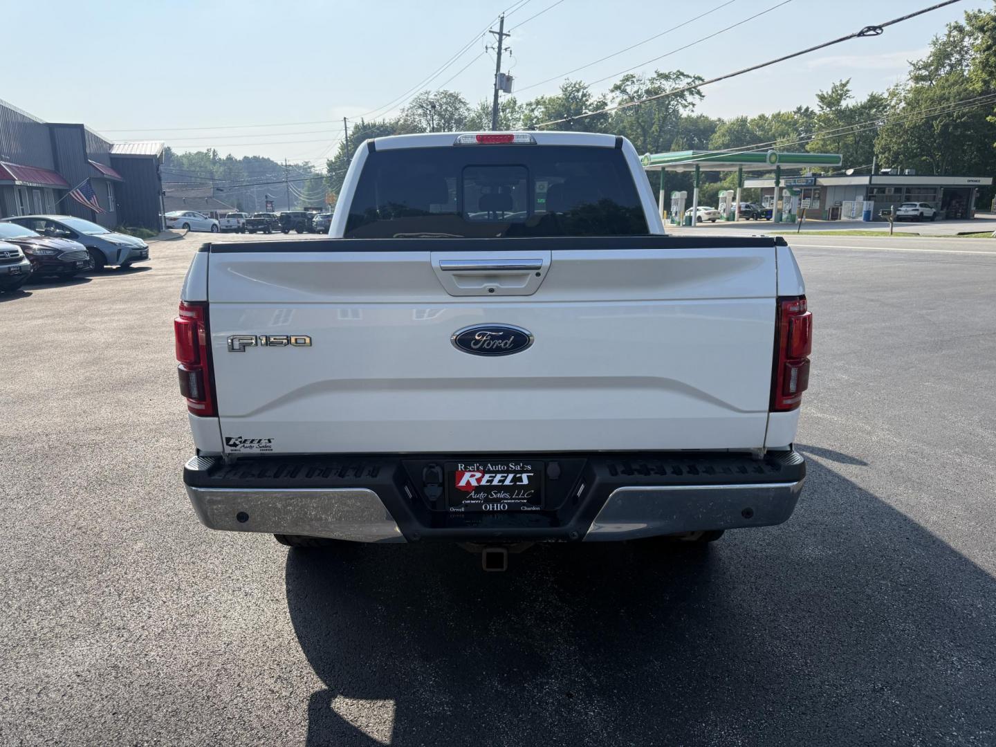 2016 White /Black Ford F-150 Lariat SuperCrew 5.5-ft. Bed 4WD (1FTEW1EG4GF) with an 3.5L V6 TWIN TURBO engine, 6A transmission, located at 11115 Chardon Rd. , Chardon, OH, 44024, (440) 214-9705, 41.580246, -81.241943 - This One Owner 2016 Ford F-150 Lariat Crew Cab is a high-performance pickup truck featuring a 3.5L twin-turbo EcoBoost V6 engine, producing 365 HP and 420 lb-ft of torque, paired with a 6-speed automatic transmission and 3.55 gearing. It boasts a luxurious leather interior with heated and cooled pow - Photo#10