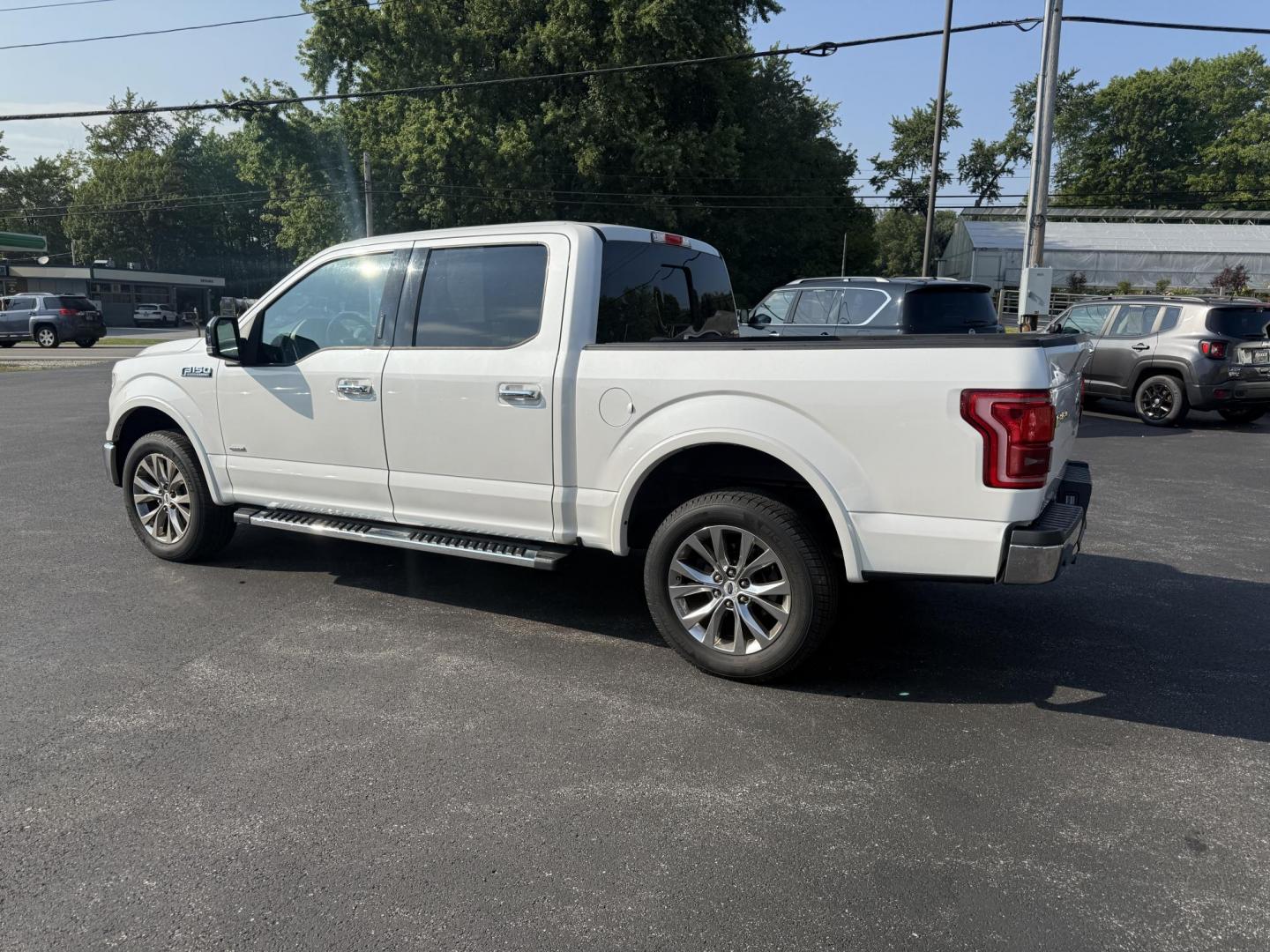 2016 White /Black Ford F-150 Lariat SuperCrew 5.5-ft. Bed 4WD (1FTEW1EG4GF) with an 3.5L V6 TWIN TURBO engine, 6A transmission, located at 11115 Chardon Rd. , Chardon, OH, 44024, (440) 214-9705, 41.580246, -81.241943 - This One Owner 2016 Ford F-150 Lariat Crew Cab is a high-performance pickup truck featuring a 3.5L twin-turbo EcoBoost V6 engine, producing 365 HP and 420 lb-ft of torque, paired with a 6-speed automatic transmission and 3.55 gearing. It boasts a luxurious leather interior with heated and cooled pow - Photo#15