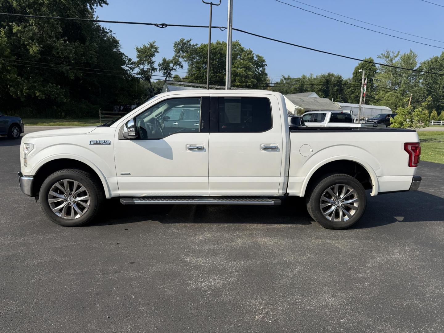 2016 White /Black Ford F-150 Lariat SuperCrew 5.5-ft. Bed 4WD (1FTEW1EG4GF) with an 3.5L V6 TWIN TURBO engine, 6A transmission, located at 11115 Chardon Rd. , Chardon, OH, 44024, (440) 214-9705, 41.580246, -81.241943 - This One Owner 2016 Ford F-150 Lariat Crew Cab is a high-performance pickup truck featuring a 3.5L twin-turbo EcoBoost V6 engine, producing 365 HP and 420 lb-ft of torque, paired with a 6-speed automatic transmission and 3.55 gearing. It boasts a luxurious leather interior with heated and cooled pow - Photo#17