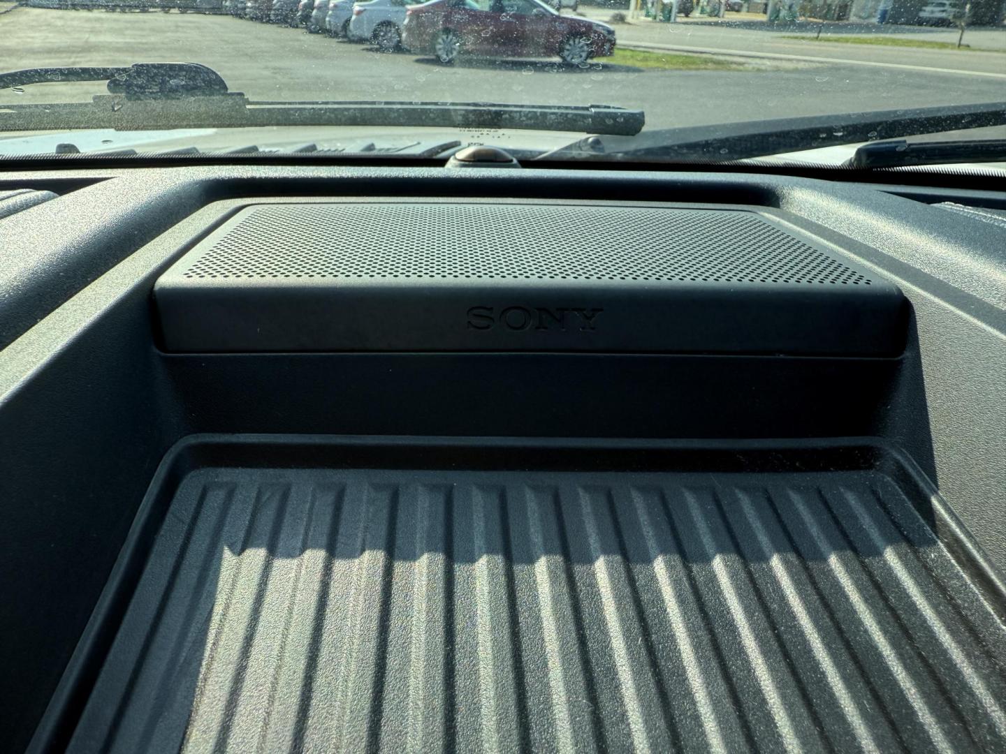 2016 White /Black Ford F-150 Lariat SuperCrew 5.5-ft. Bed 4WD (1FTEW1EG4GF) with an 3.5L V6 TWIN TURBO engine, 6A transmission, located at 11115 Chardon Rd. , Chardon, OH, 44024, (440) 214-9705, 41.580246, -81.241943 - This One Owner 2016 Ford F-150 Lariat Crew Cab is a high-performance pickup truck featuring a 3.5L twin-turbo EcoBoost V6 engine, producing 365 HP and 420 lb-ft of torque, paired with a 6-speed automatic transmission and 3.55 gearing. It boasts a luxurious leather interior with heated and cooled pow - Photo#33