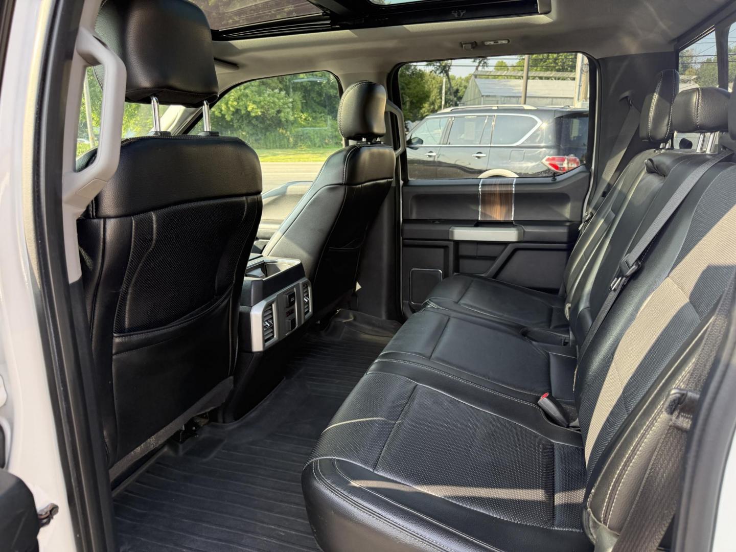 2016 White /Black Ford F-150 Lariat SuperCrew 5.5-ft. Bed 4WD (1FTEW1EG4GF) with an 3.5L V6 TWIN TURBO engine, 6A transmission, located at 11115 Chardon Rd. , Chardon, OH, 44024, (440) 214-9705, 41.580246, -81.241943 - This One Owner 2016 Ford F-150 Lariat Crew Cab is a high-performance pickup truck featuring a 3.5L twin-turbo EcoBoost V6 engine, producing 365 HP and 420 lb-ft of torque, paired with a 6-speed automatic transmission and 3.55 gearing. It boasts a luxurious leather interior with heated and cooled pow - Photo#45