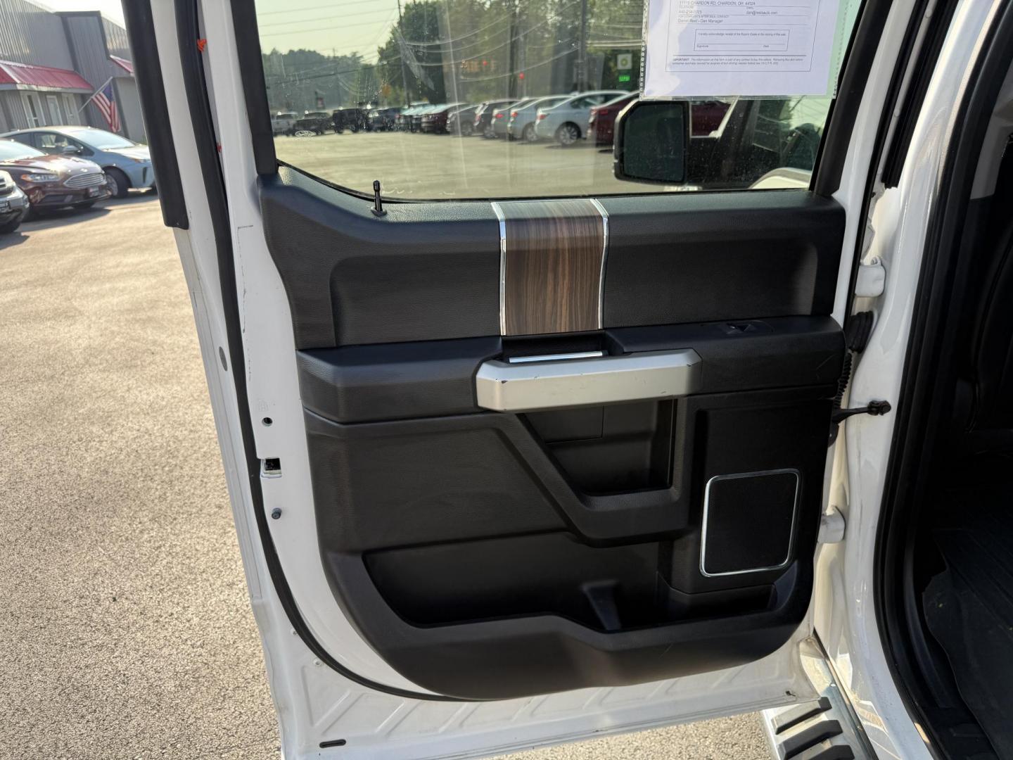 2016 White /Black Ford F-150 Lariat SuperCrew 5.5-ft. Bed 4WD (1FTEW1EG4GF) with an 3.5L V6 TWIN TURBO engine, 6A transmission, located at 11115 Chardon Rd. , Chardon, OH, 44024, (440) 214-9705, 41.580246, -81.241943 - This One Owner 2016 Ford F-150 Lariat Crew Cab is a high-performance pickup truck featuring a 3.5L twin-turbo EcoBoost V6 engine, producing 365 HP and 420 lb-ft of torque, paired with a 6-speed automatic transmission and 3.55 gearing. It boasts a luxurious leather interior with heated and cooled pow - Photo#46