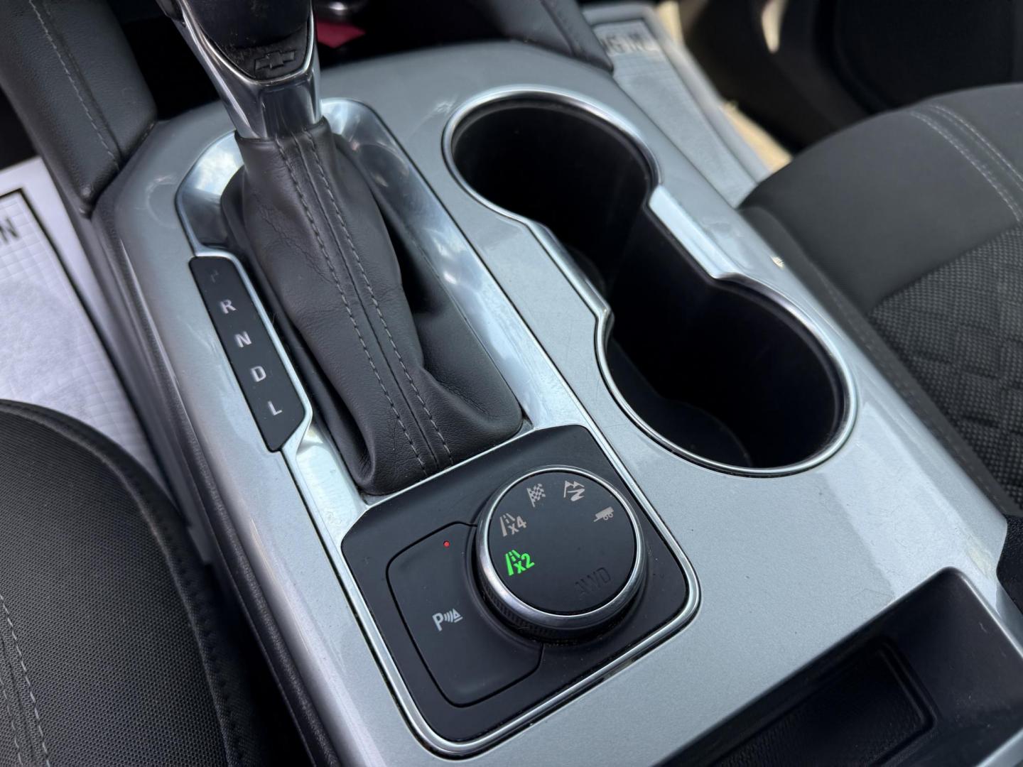 2020 Gray /Black Chevrolet Blazer 2LT AWD (3GNKBHRS9LS) with an 3.6L V6 DOHC 24V engine, 9A transmission, located at 547 E. Main St., Orwell, OH, 44076, (440) 437-5893, 41.535435, -80.847855 - This 2020 Chevrolet Blazer 2LT AWD is a sporty midsize SUV powered by a 3.6L V6 engine and 9-speed automatic transmission, delivering a robust 0-60 mph time of 6.1 seconds and a 4,500-pound towing capacity. It features a power driver’s seat, heated front seats, dual-zone automatic climate control, - Photo#31