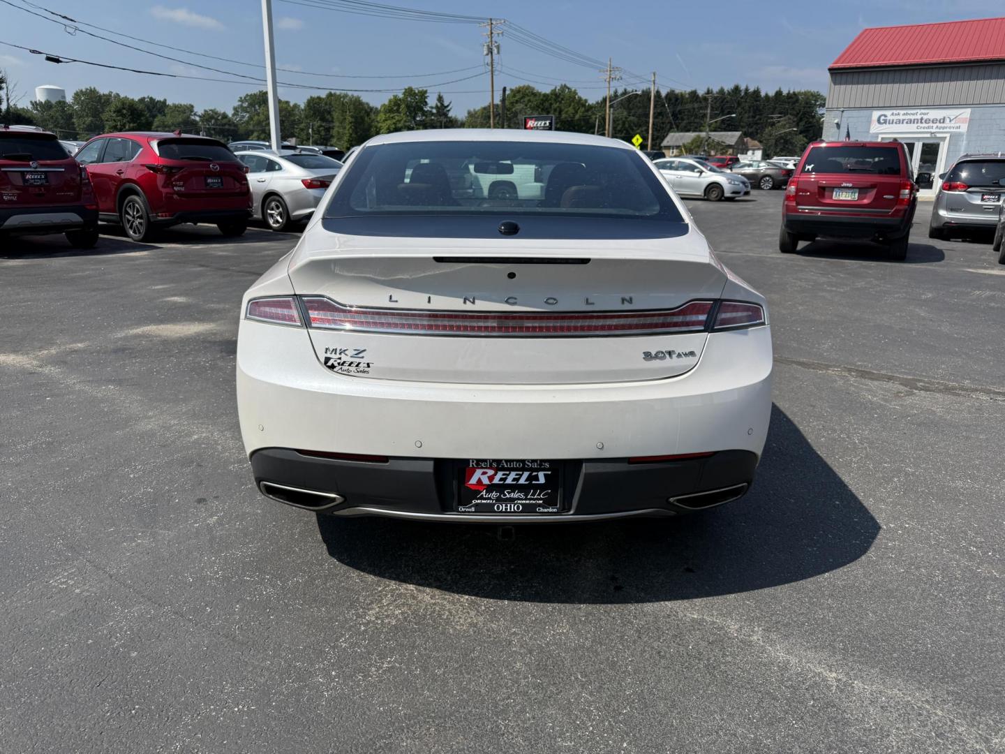2017 White /Brown Lincoln MKZ Reserve AWD (3LN6L5FC1HR) with an 3.0 V6 TWIN TURBO engine, 6A transmission, located at 11115 Chardon Rd. , Chardon, OH, 44024, (440) 214-9705, 41.580246, -81.241943 - This 2017 Lincoln MKZ Reserve AWD with the 3.0L twin-turbo EcoBoost V6 engine delivers a luxurious and performance-oriented driving experience, producing 400 horsepower and accelerating from 0-60 mph in about 4.8 seconds. It features a refined leather interior with heated and cooled front seats, an - Photo#8