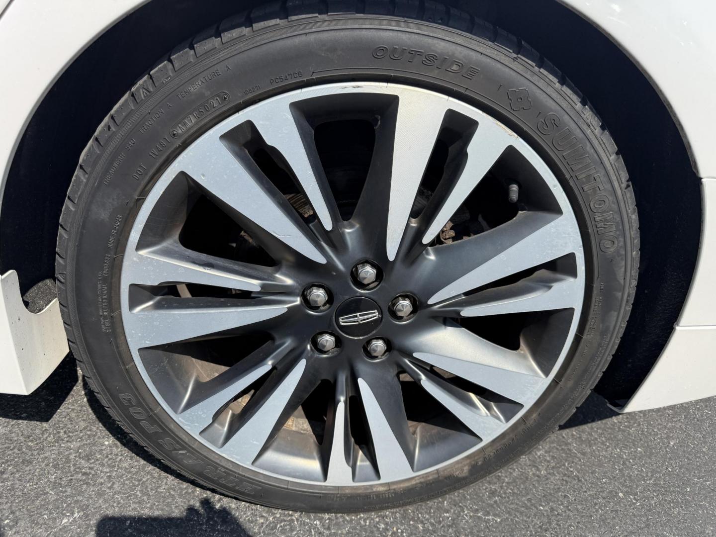 2017 White /Brown Lincoln MKZ Reserve AWD (3LN6L5FC1HR) with an 3.0 V6 TWIN TURBO engine, 6A transmission, located at 11115 Chardon Rd. , Chardon, OH, 44024, (440) 214-9705, 41.580246, -81.241943 - This 2017 Lincoln MKZ Reserve AWD with the 3.0L twin-turbo EcoBoost V6 engine delivers a luxurious and performance-oriented driving experience, producing 400 horsepower and accelerating from 0-60 mph in about 4.8 seconds. It features a refined leather interior with heated and cooled front seats, an - Photo#11