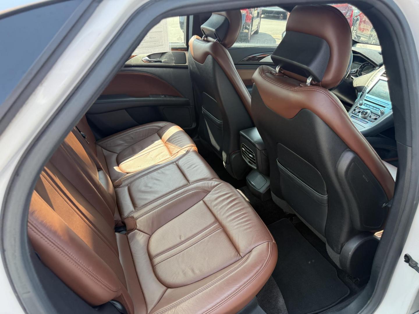 2017 White /Brown Lincoln MKZ Reserve AWD (3LN6L5FC1HR) with an 3.0 V6 TWIN TURBO engine, 6A transmission, located at 11115 Chardon Rd. , Chardon, OH, 44024, (440) 214-9705, 41.580246, -81.241943 - This 2017 Lincoln MKZ Reserve AWD with the 3.0L twin-turbo EcoBoost V6 engine delivers a luxurious and performance-oriented driving experience, producing 400 horsepower and accelerating from 0-60 mph in about 4.8 seconds. It features a refined leather interior with heated and cooled front seats, an - Photo#41