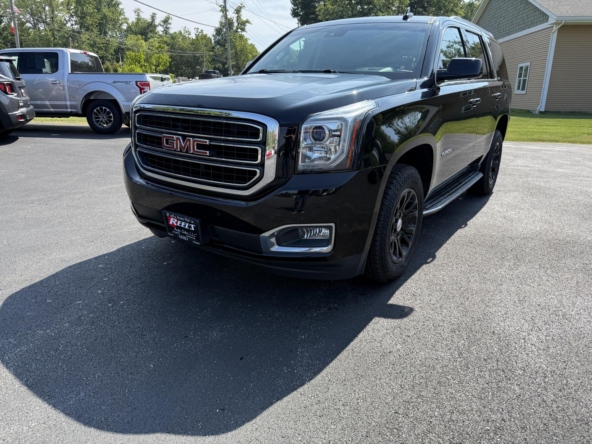 photo of 2017 GMC Yukon SLT 4WD
