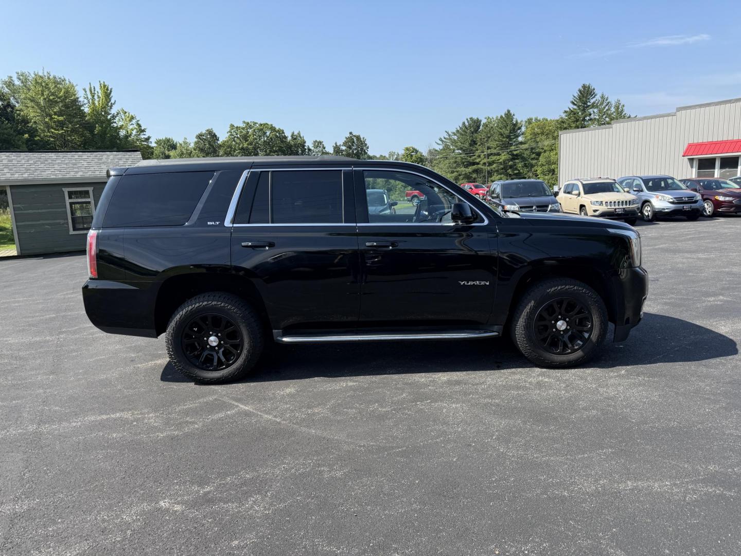 2017 Black /Black GMC Yukon SLT 4WD (1GKS2BKC9HR) with an 5.3L V8 OHV 16V FFV engine, 6A transmission, located at 11115 Chardon Rd. , Chardon, OH, 44024, (440) 214-9705, 41.580246, -81.241943 - This 2017 GMC Yukon SLT 4WD is a full-size SUV powered by a 5.3L EcoTec3 V8 engine and 6-speed automatic transmission with 3.08 gearing, offering a 6,200-pound towing capacity and FlexFuel capability. It features a luxurious leather interior with heated and cooled power front seats, heated second-r - Photo#5